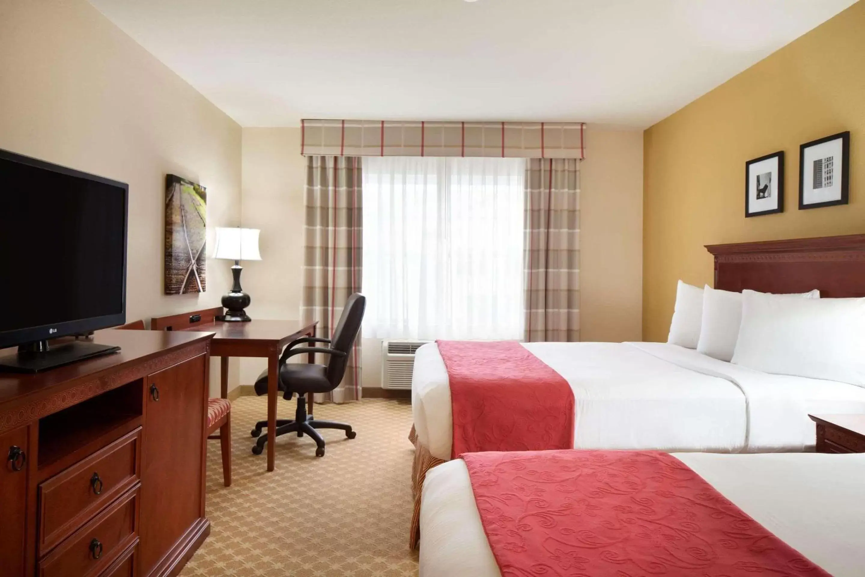 Bedroom, Bed in Country Inn & Suites by Radisson, Champaign North, IL