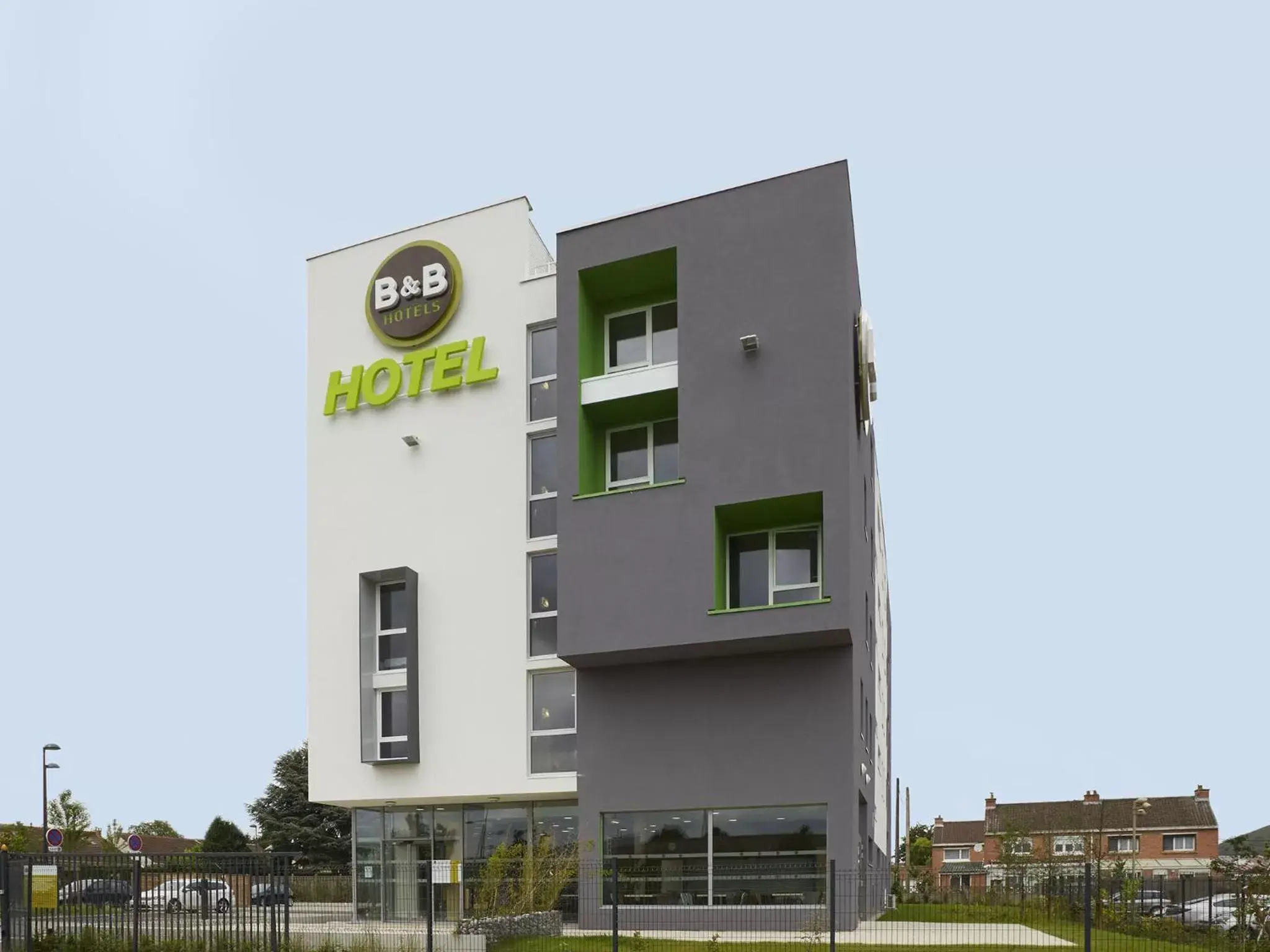 Facade/entrance in B&B HOTEL Lens Musée Du Louvre Facade/entrance in B&B HOTEL Lens Musée Du Louvre