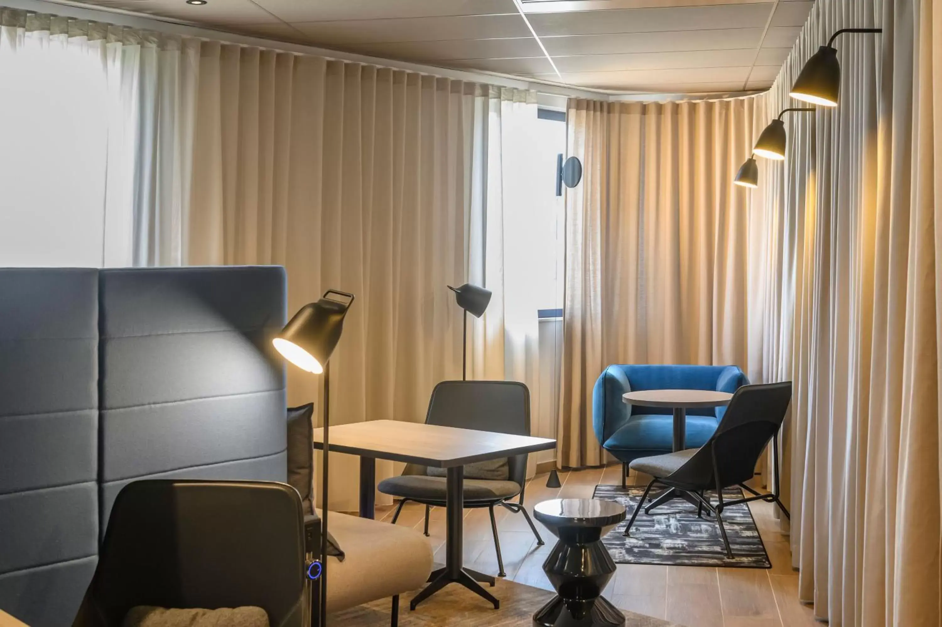 Business facilities, Seating Area in Novotel Saint-Étienne Centre Gare Châteaucreux