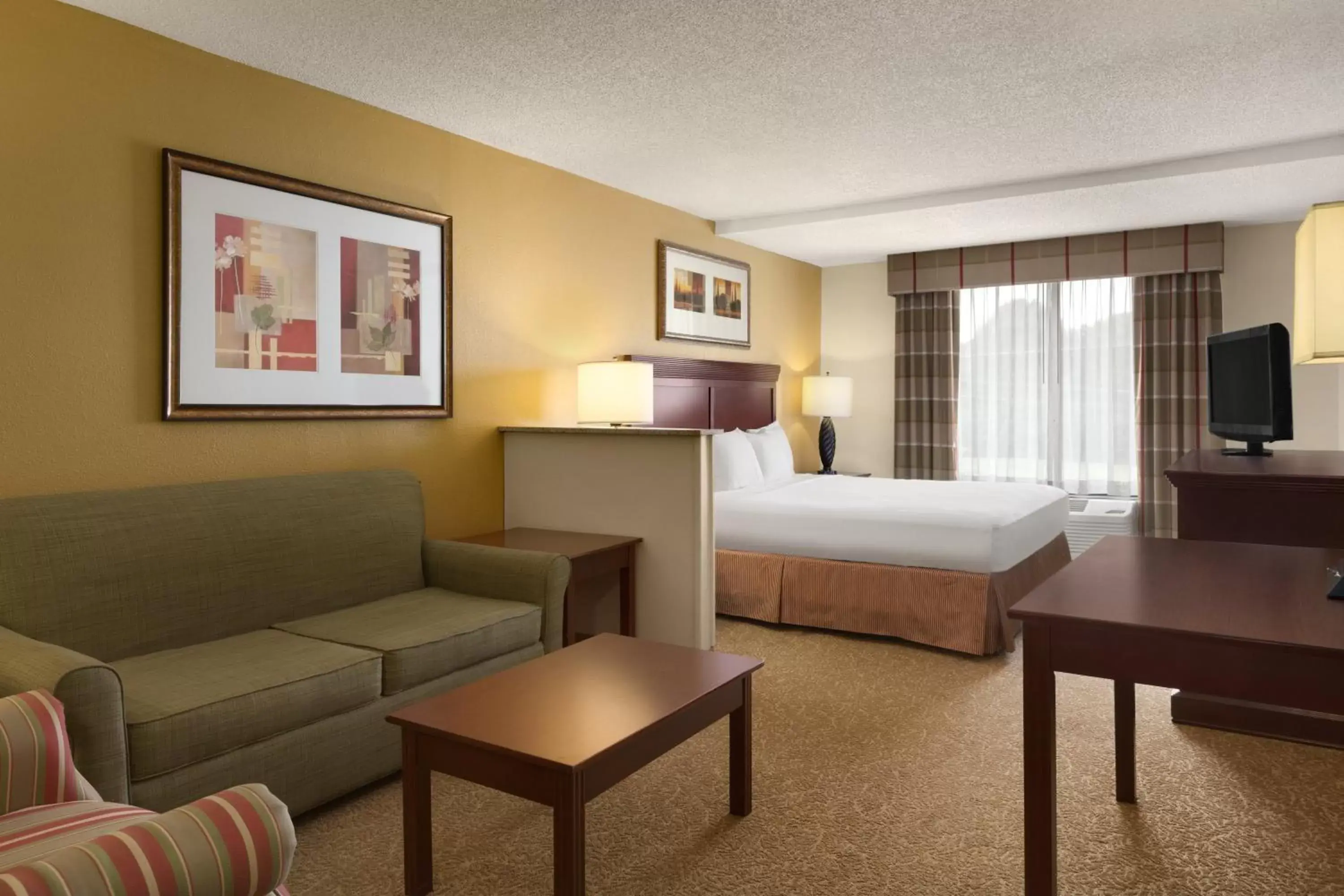 King Studio with Sofa Bed - Non-Smoking in Country Inn & Suites by Radisson, Atlanta Airport South, GA