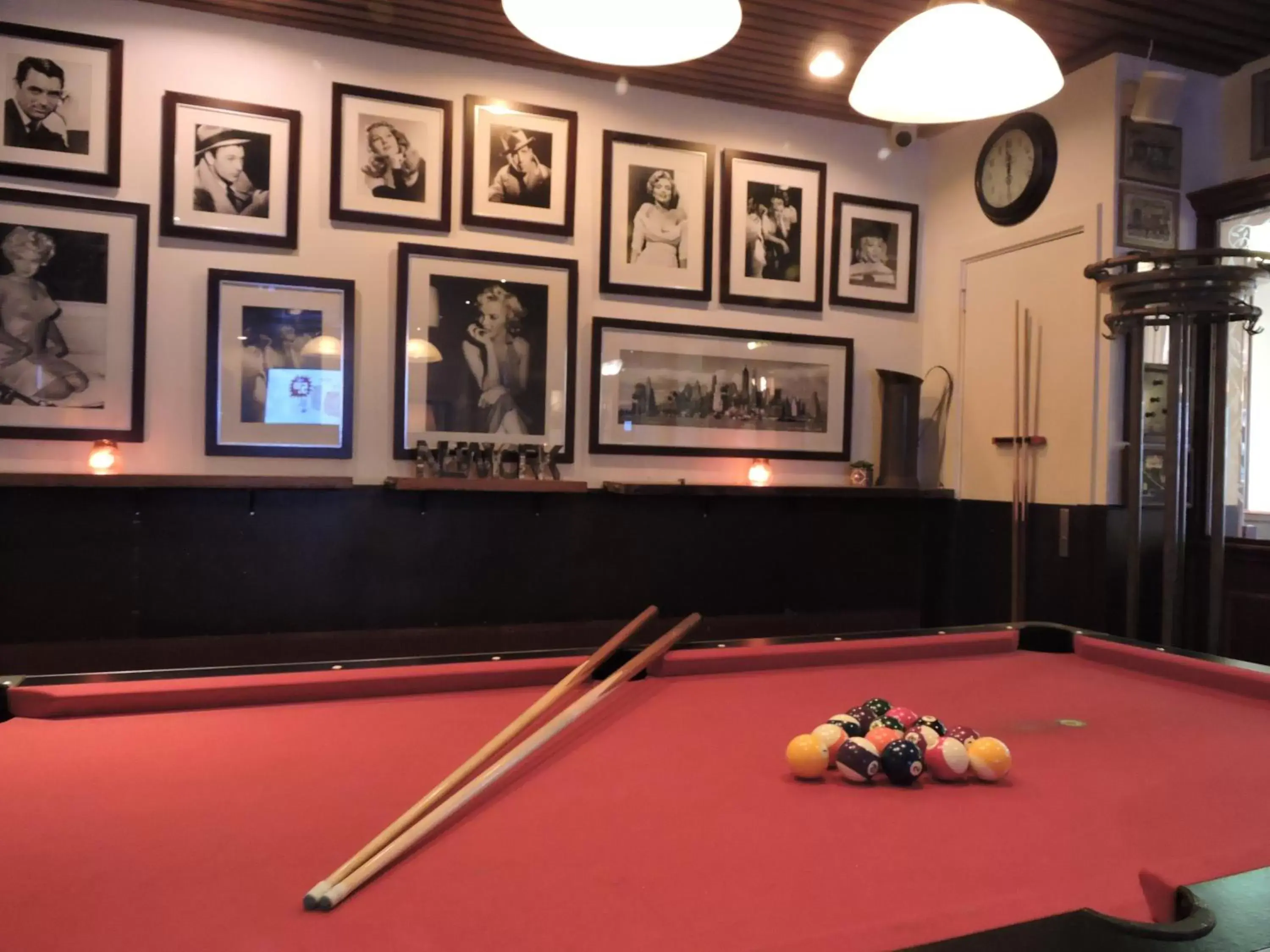 Lounge or bar, Billiards in Two Brothers Noordwijk Beach