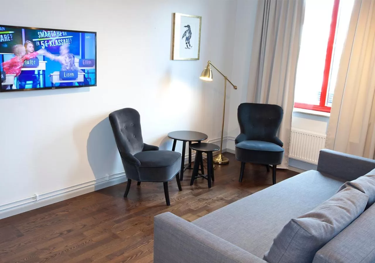 Seating area in Rasta Grums