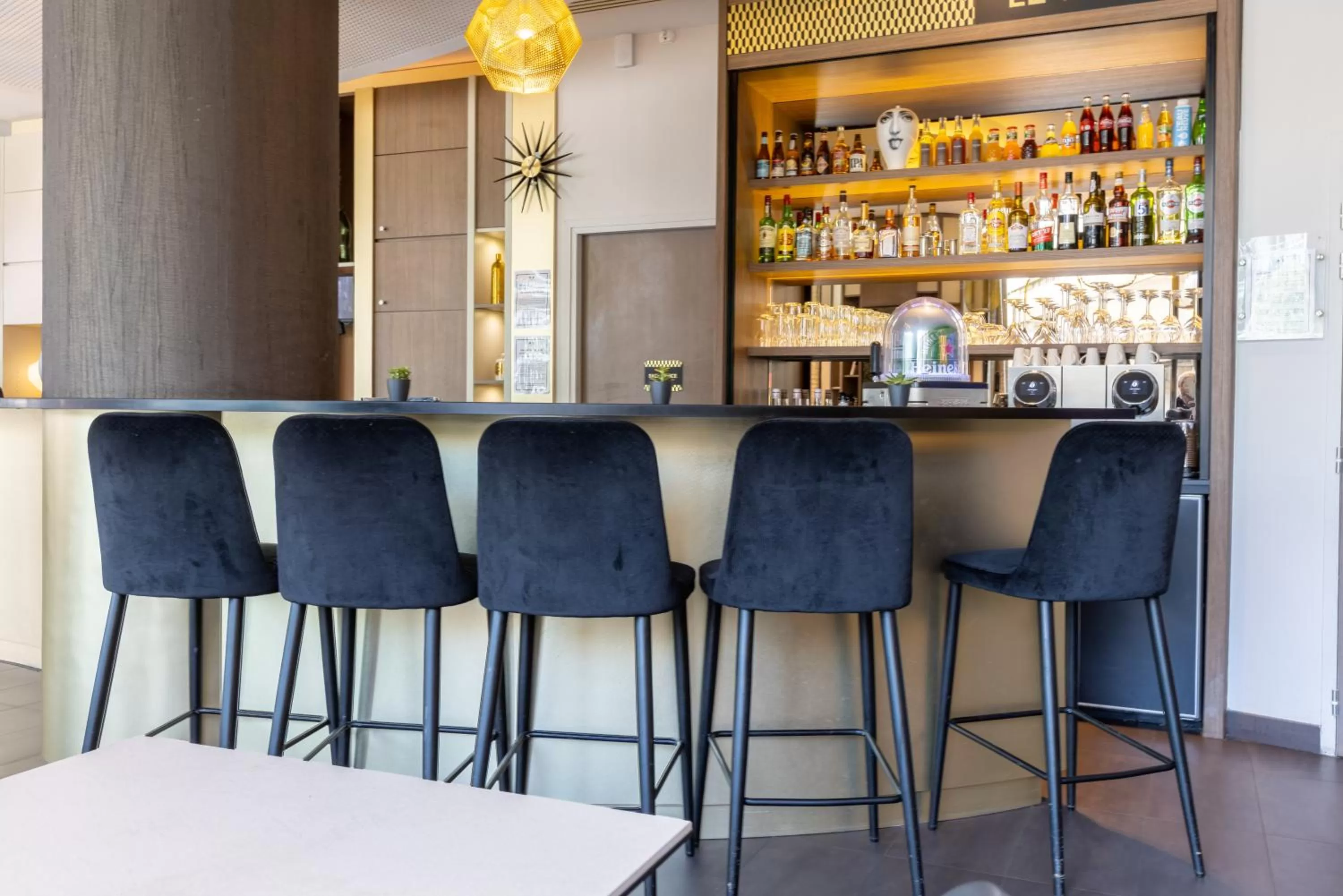 Lounge or bar in Novotel Suites Paris Expo Porte de Versailles