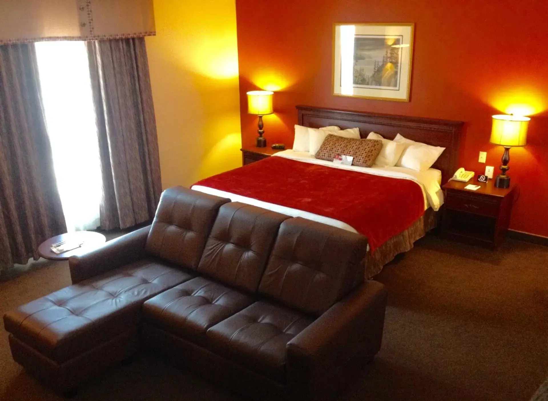 Photo of the whole room, Bed in Ramada Plaza by Wyndham Gatineau/Manoir du Casino