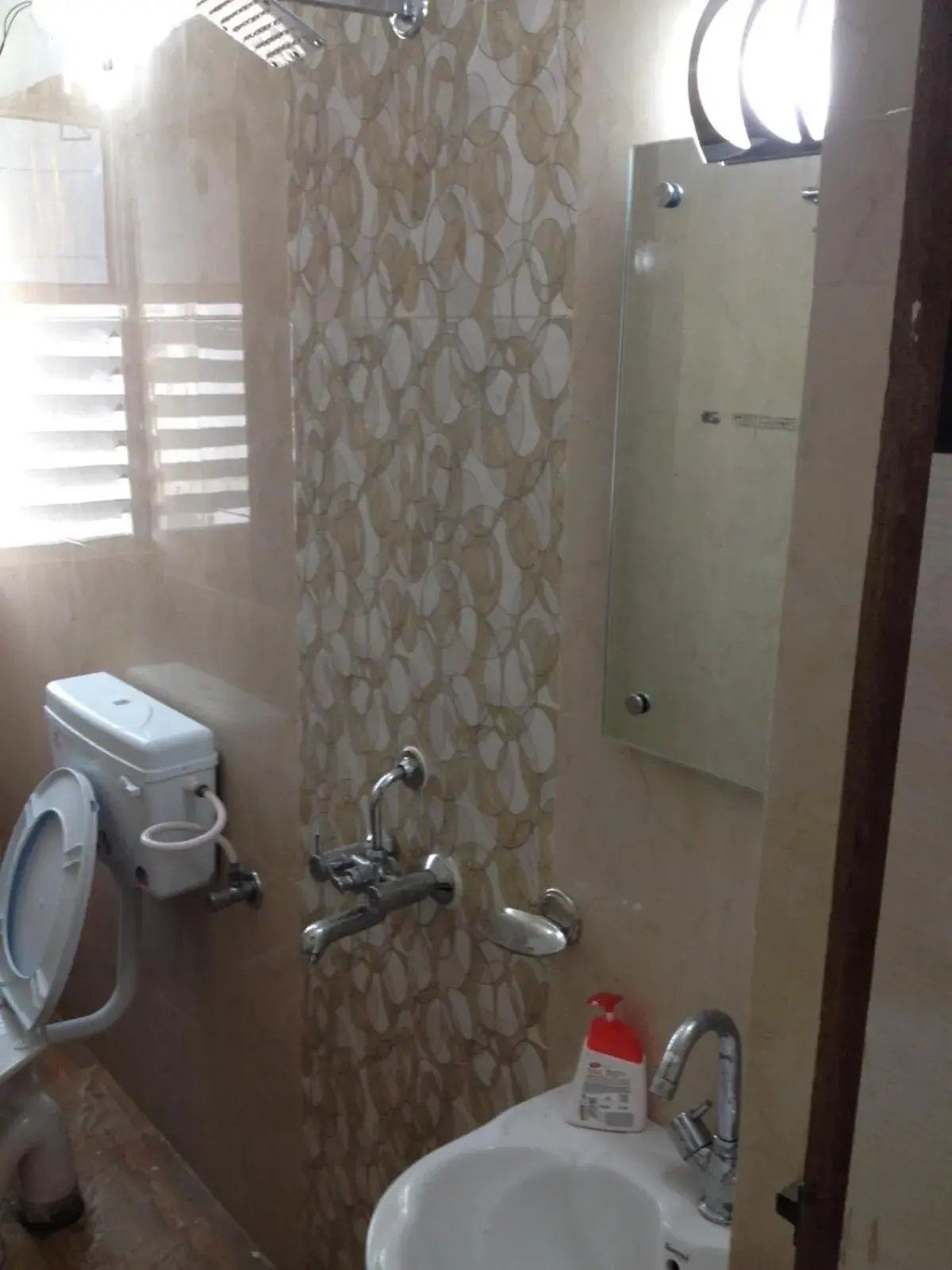 Property building in Hotel Viraat Inn Property building in Hotel Viraat Inn