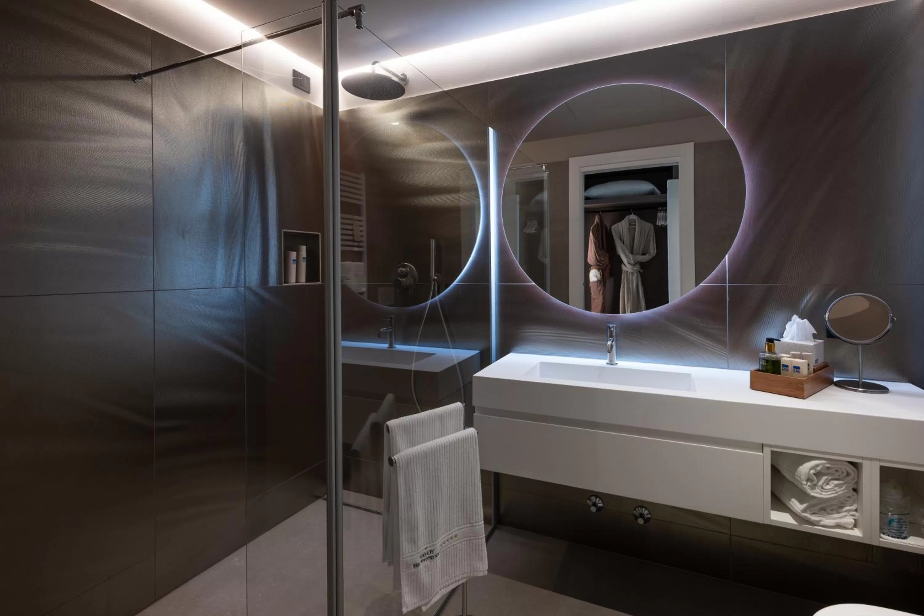 Bathroom in Savoy Beach Hotel & Thermal Spa