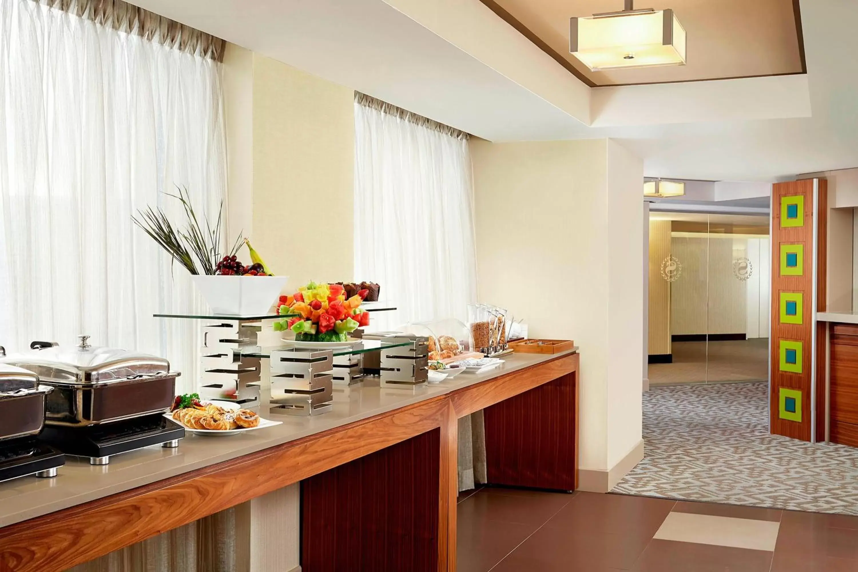 Lounge or bar in Sheraton Parkway Toronto North Hotel & Suites