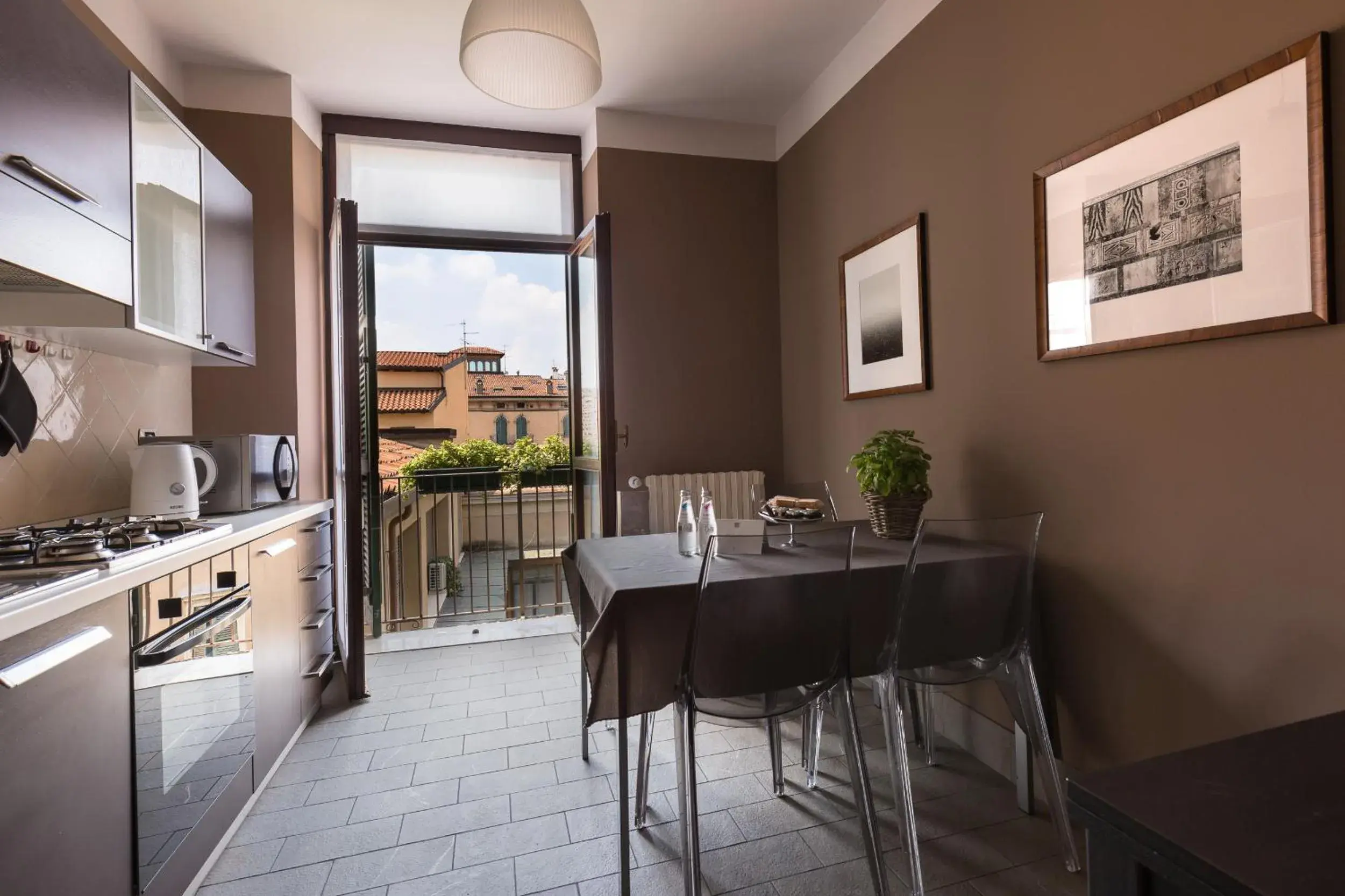 TV and multimedia, Dining Area in Escalus Luxury Suites Verona
