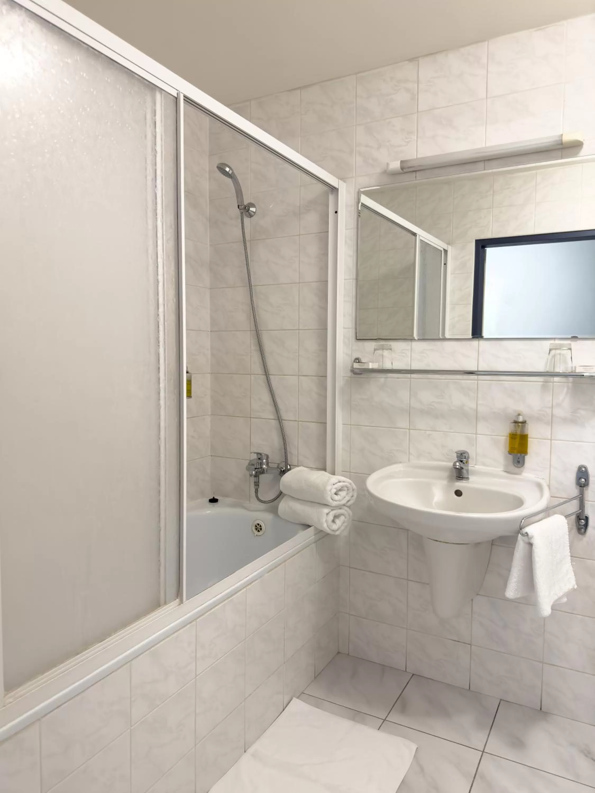 Bathroom in Hotel Theresia