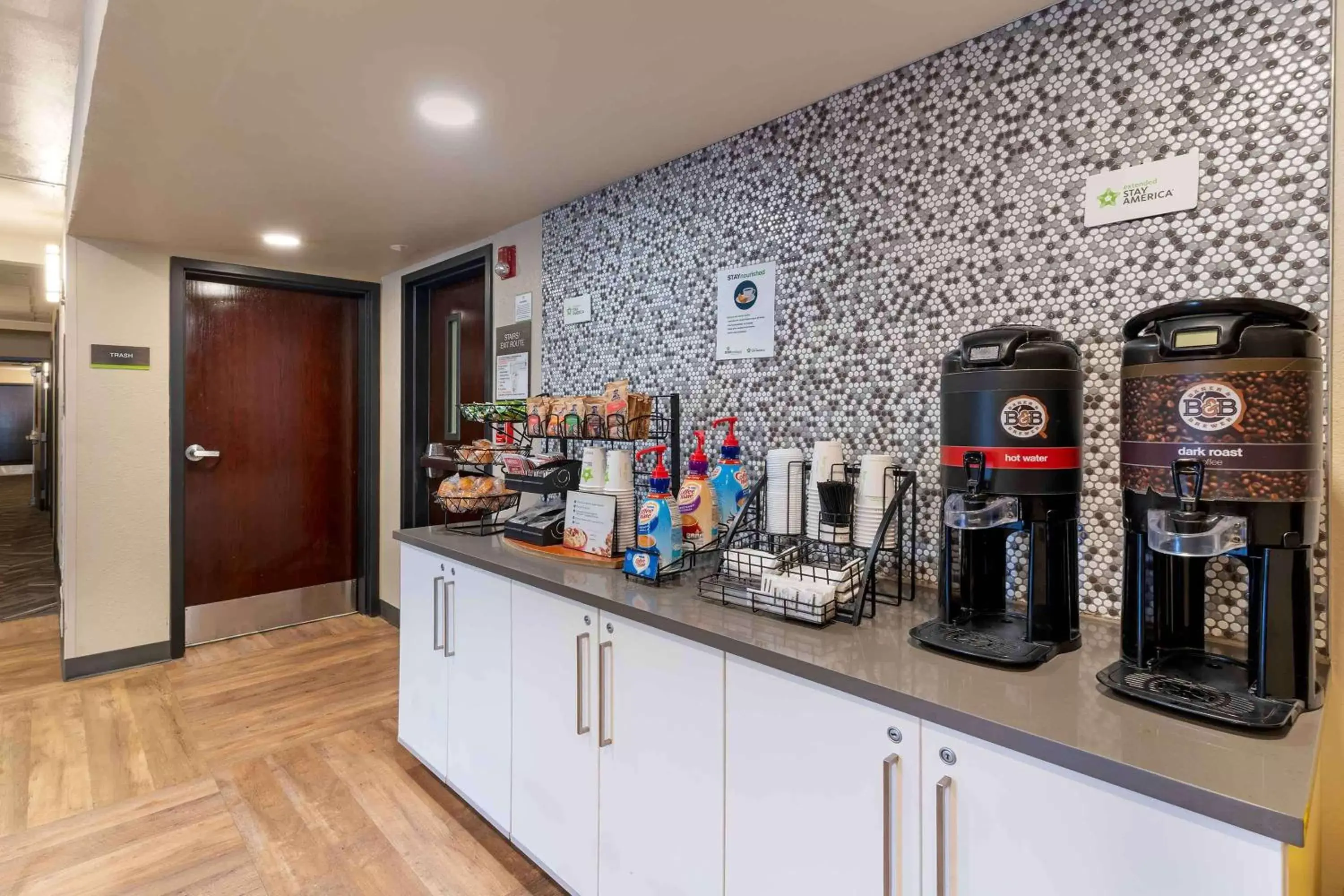 Breakfast, Kitchen/Kitchenette in Extended Stay America Premier Suites - Union City - Dyer St
