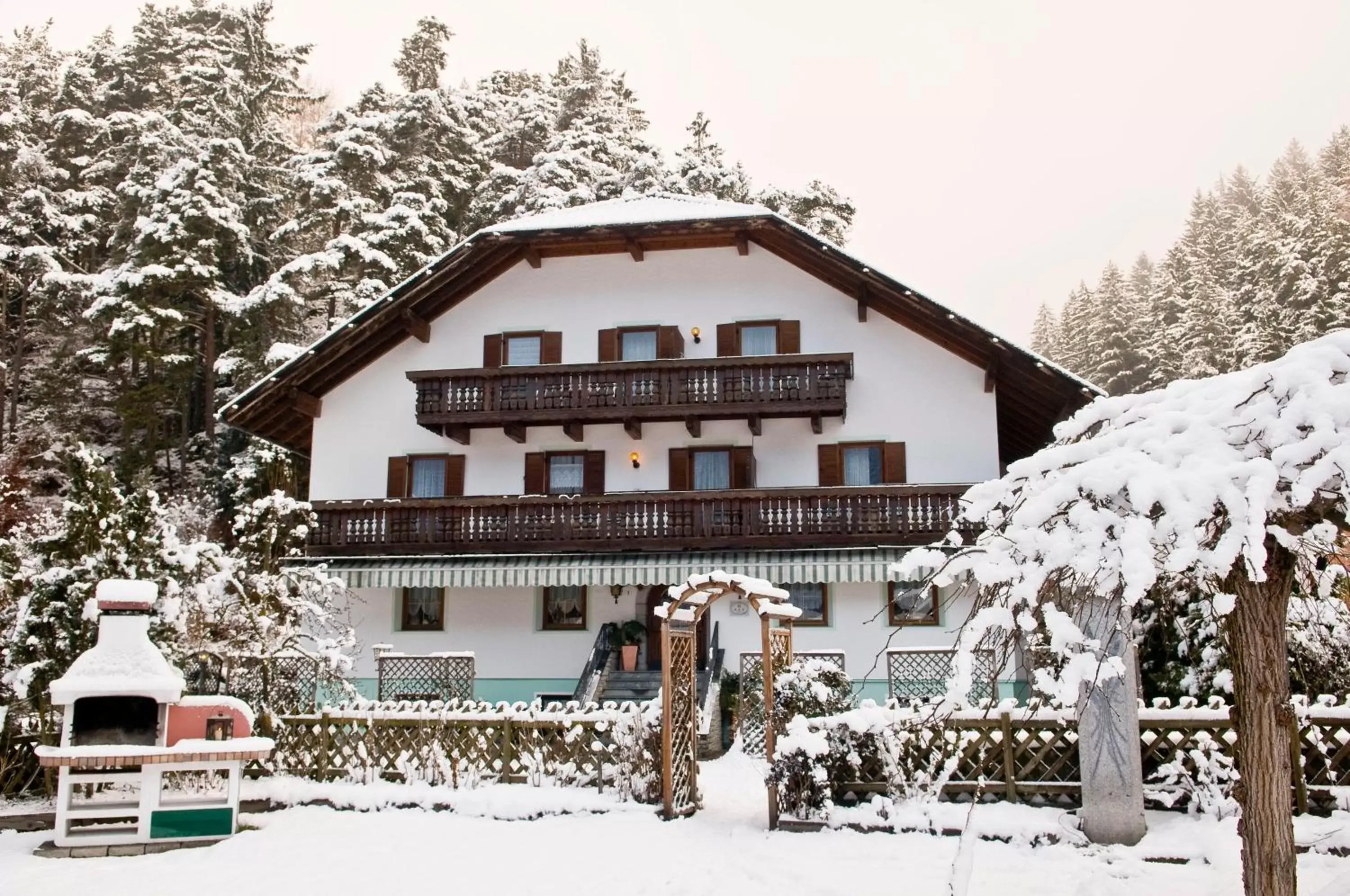 Facade/entrance, Winter in Residence Obermoarhof