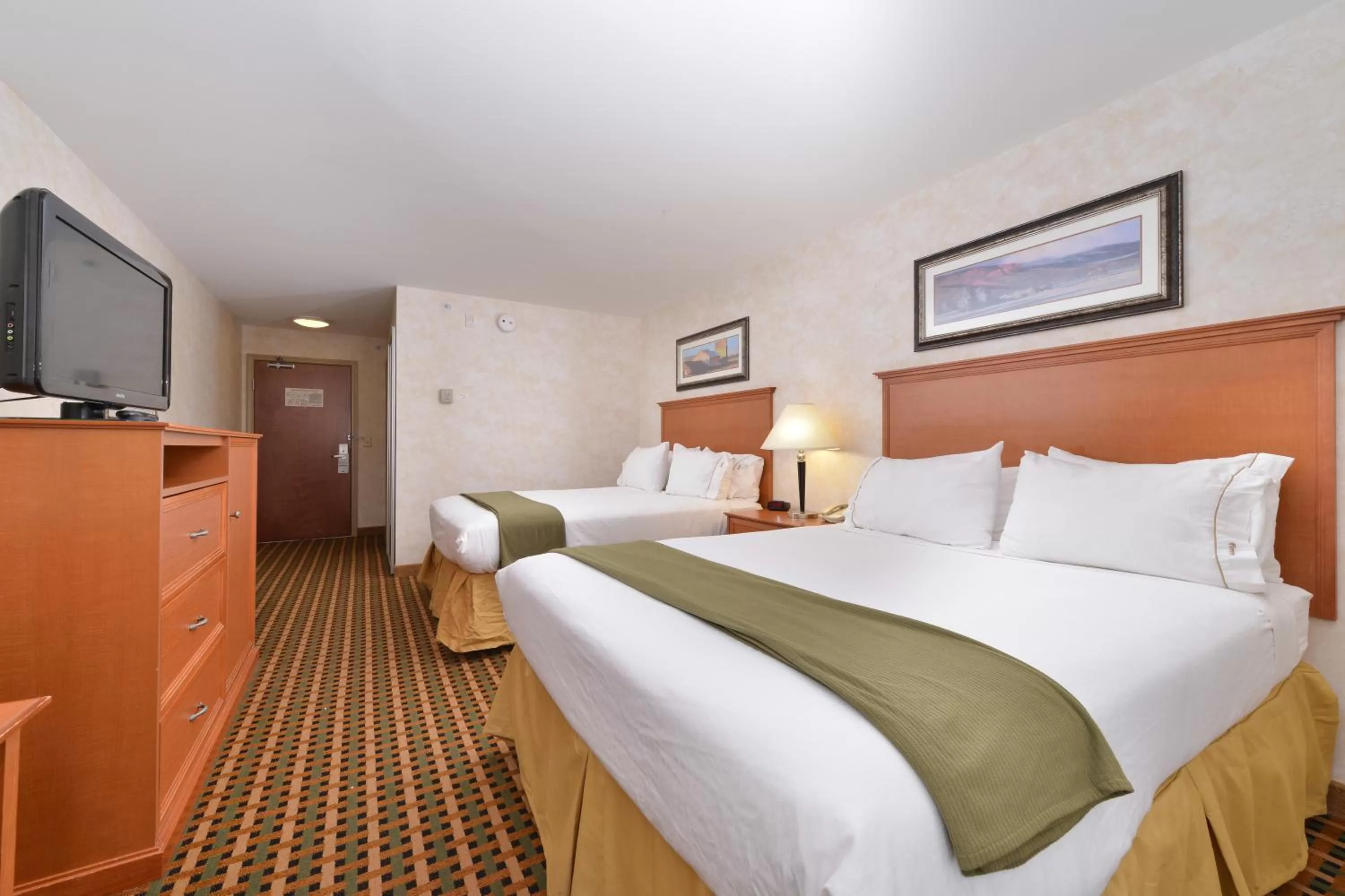 Bed in Holiday Inn Express Rawlins by IHG