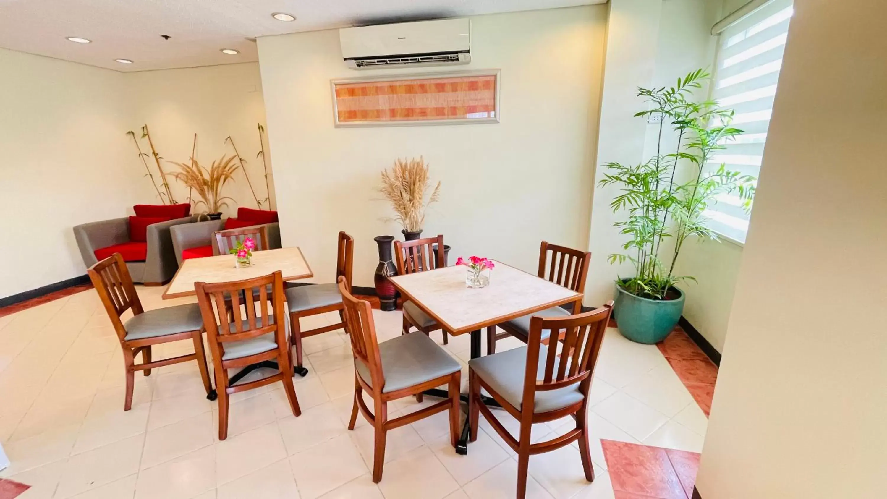 Lobby or reception in Microtel by Wyndham Tarlac Lobby or reception in Microtel by Wyndham Tarlac