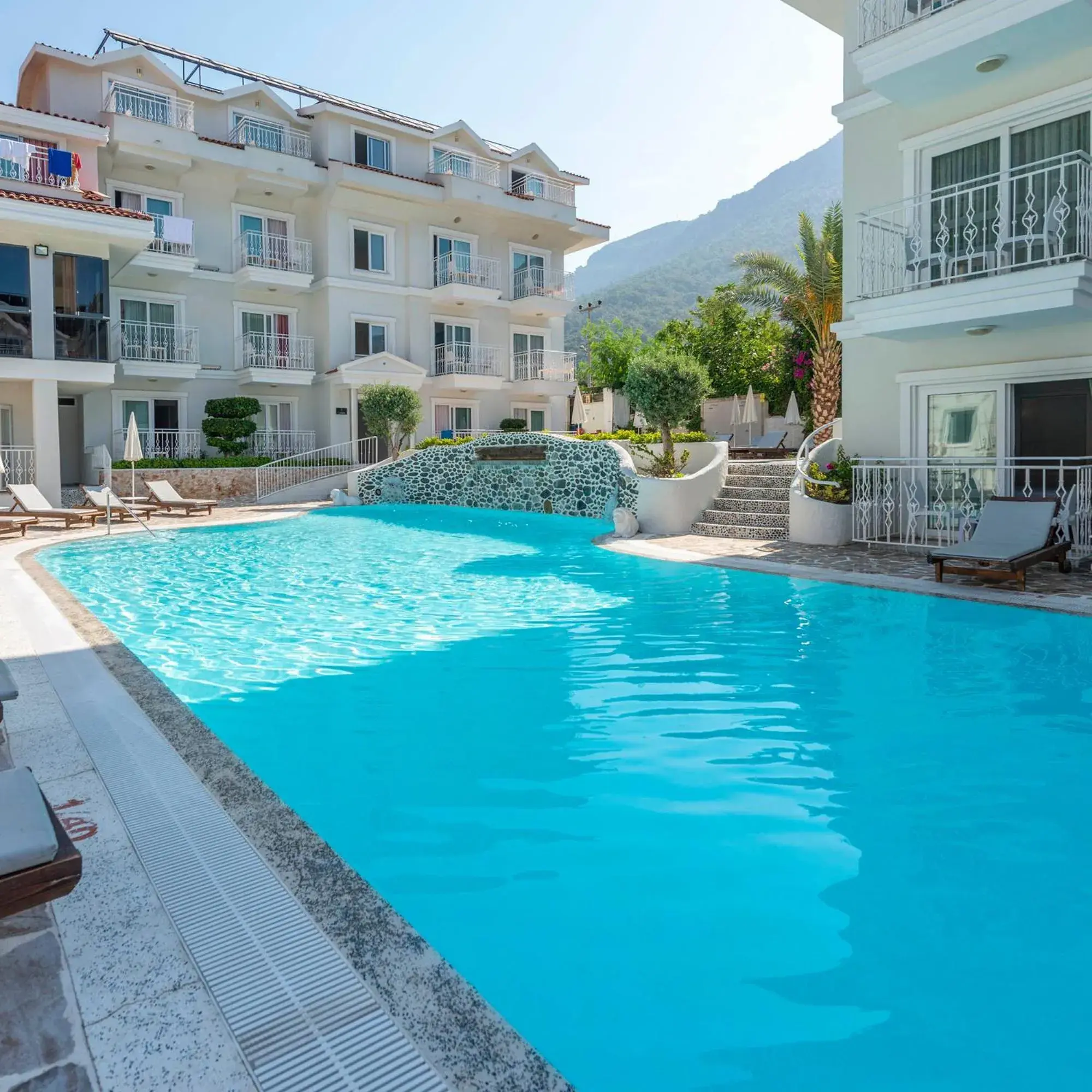 Swimming Pool in Montebello Deluxe Hotel