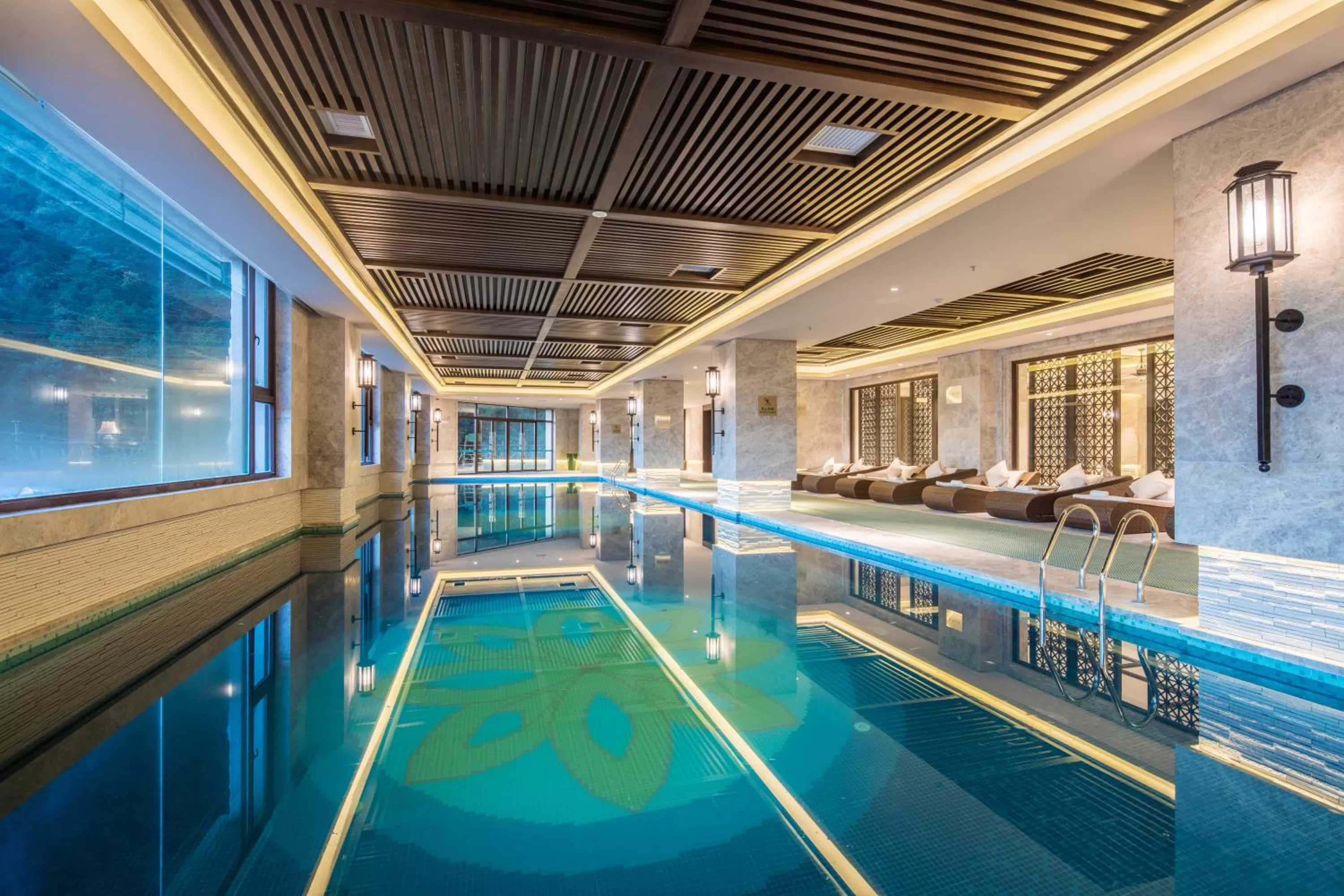 Swimming pool in Hilton Sanqingshan Resort