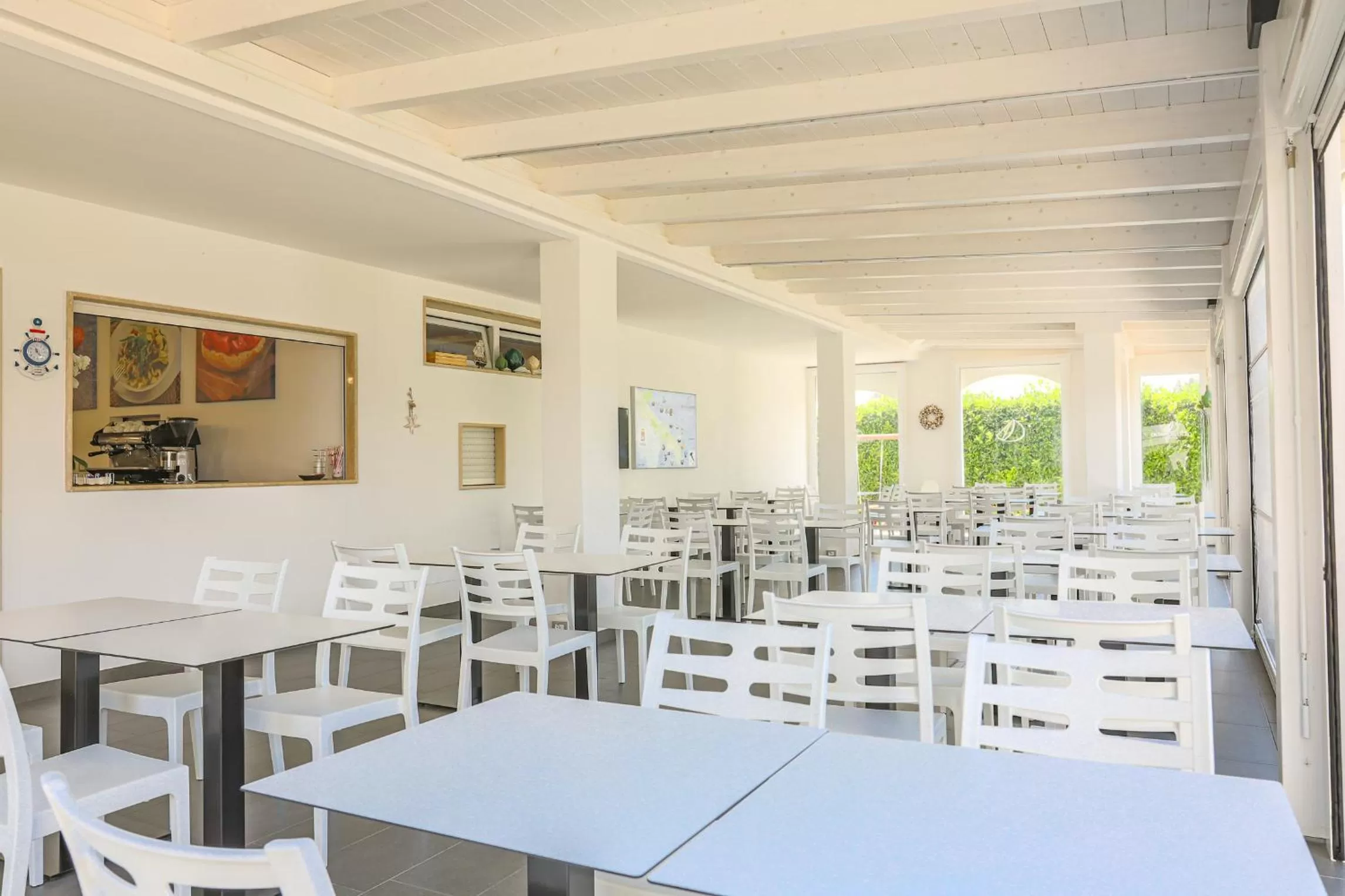 Restaurant/places to eat in Donnosanto Residence Torre Santa Sabina