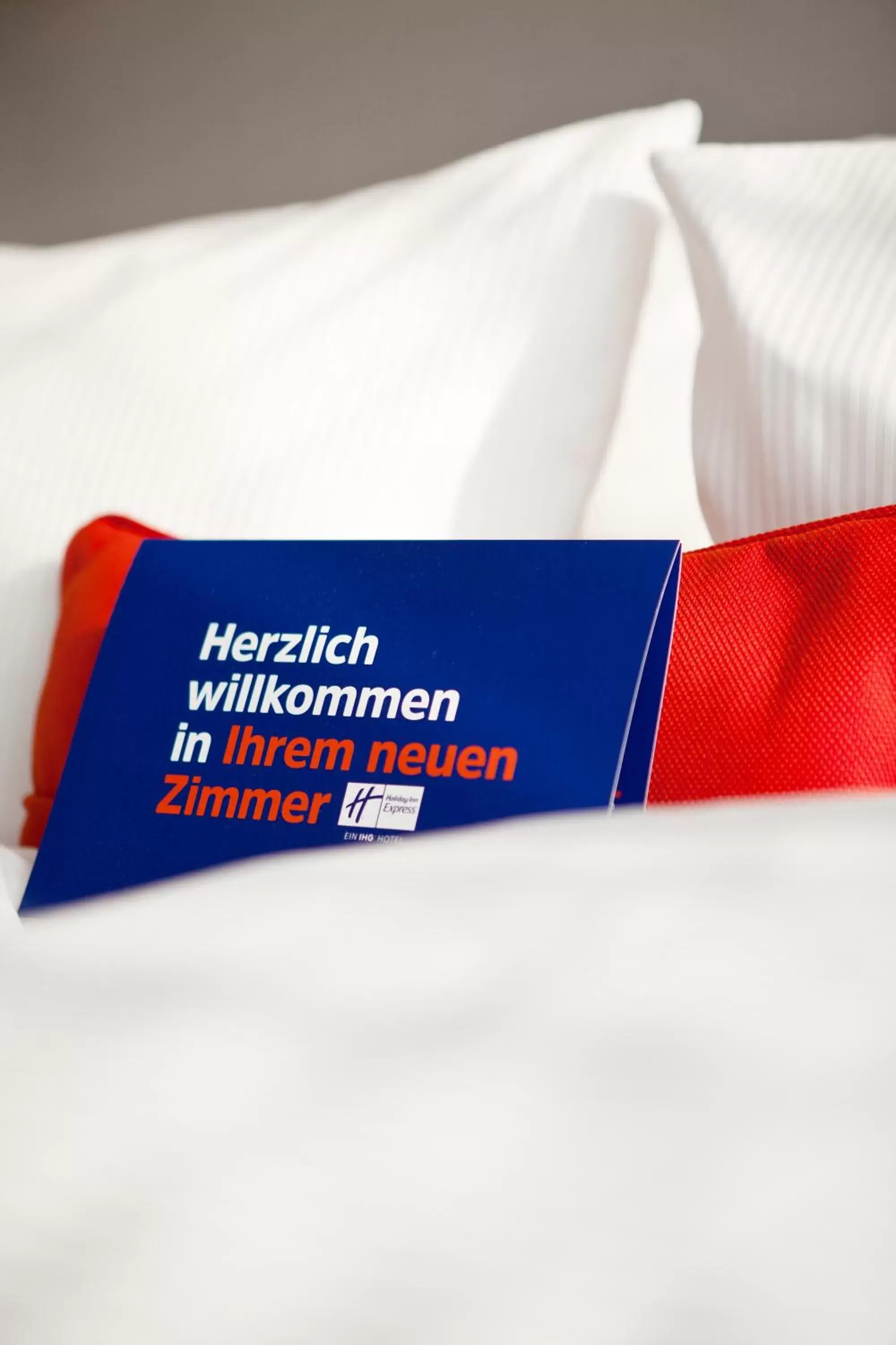 Logo/Certificate/Sign, Bed in Holiday Inn Express - Sindelfingen by IHG Logo/Certificate/Sign, Bed in Holiday Inn Express - Sindelfingen by IHG