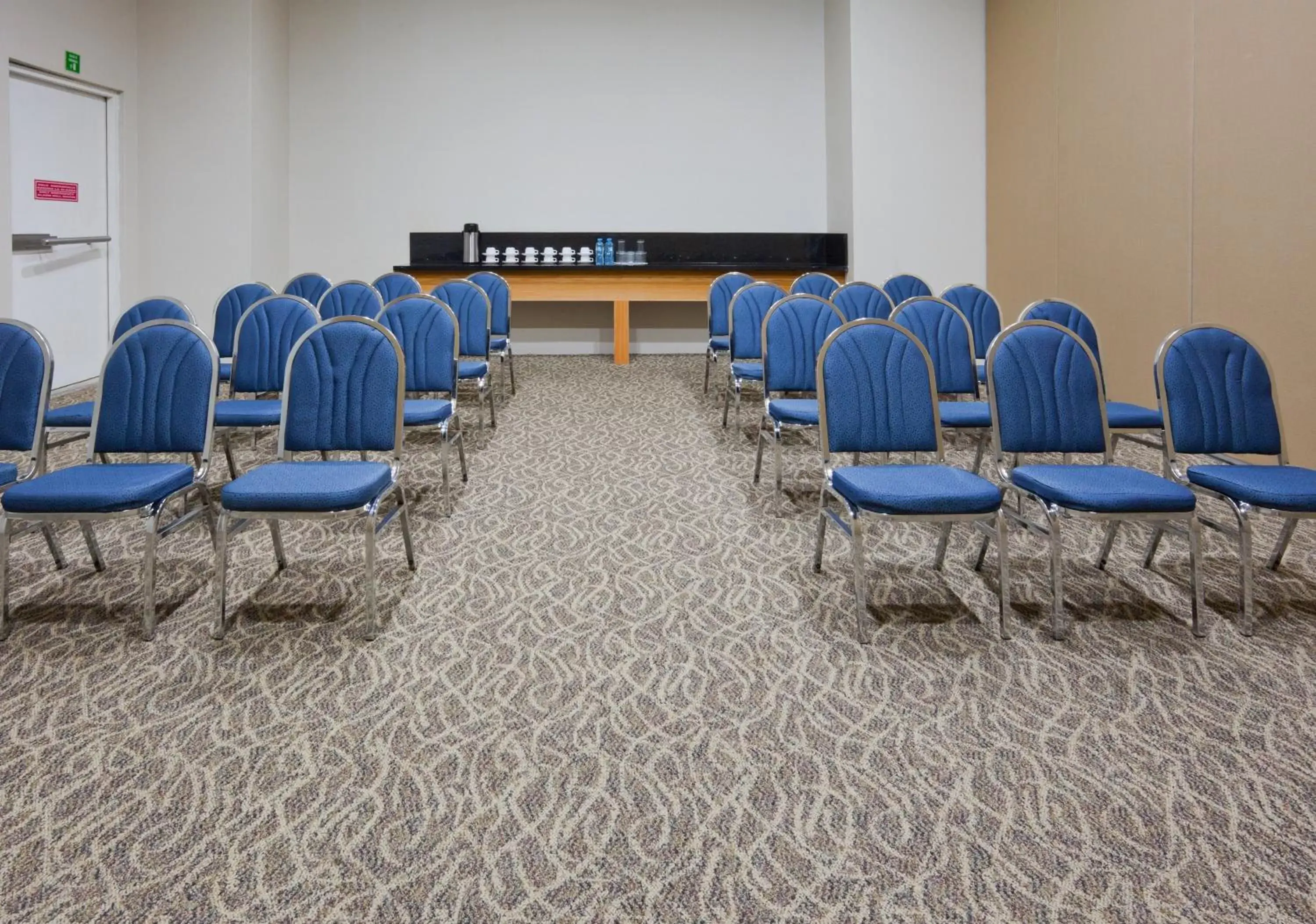 Meeting/conference room in Holiday Inn Express Ciudad Del Carmen, an IHG Hotel