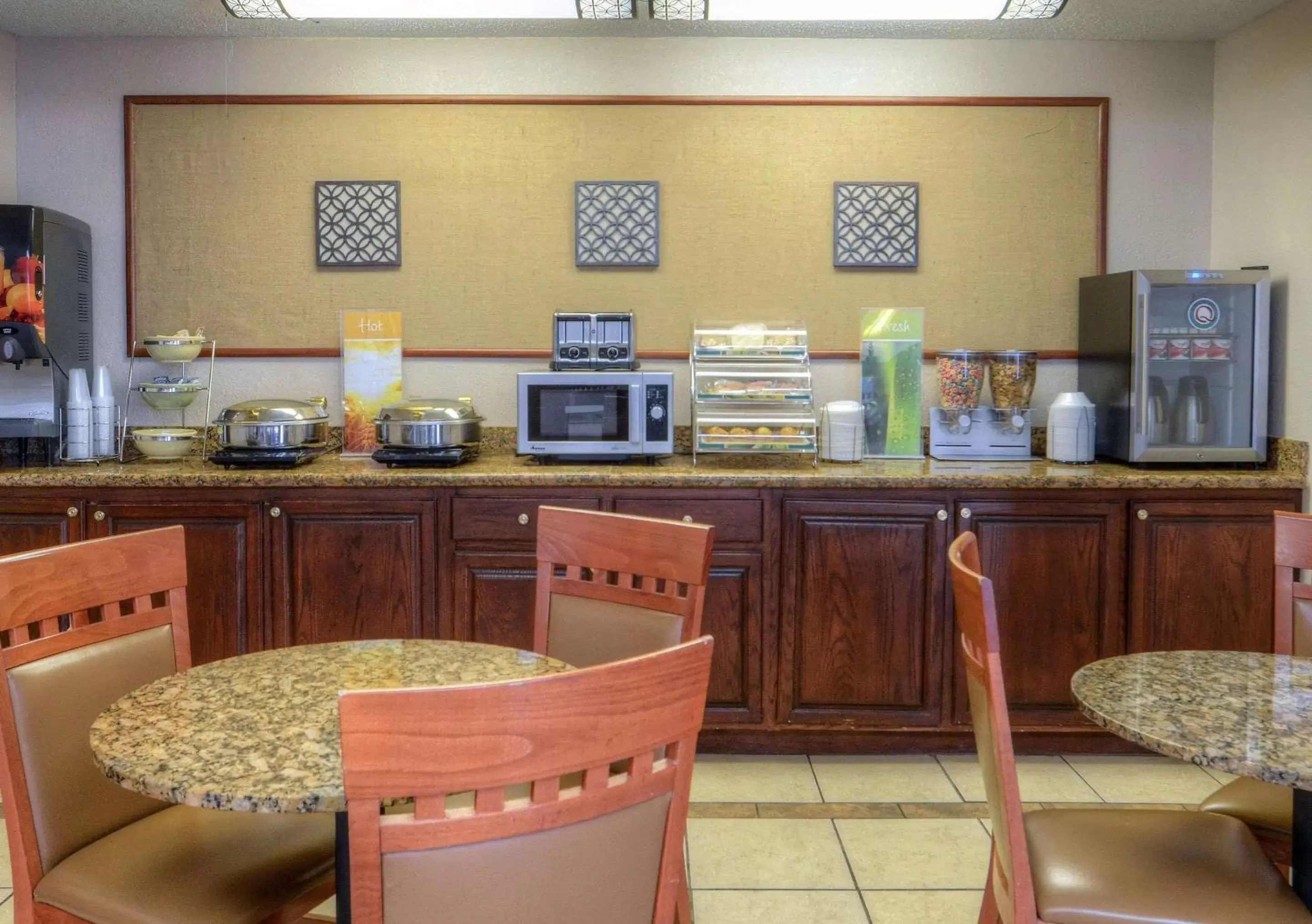 Restaurant/Places to Eat in Quality Inn & Suites