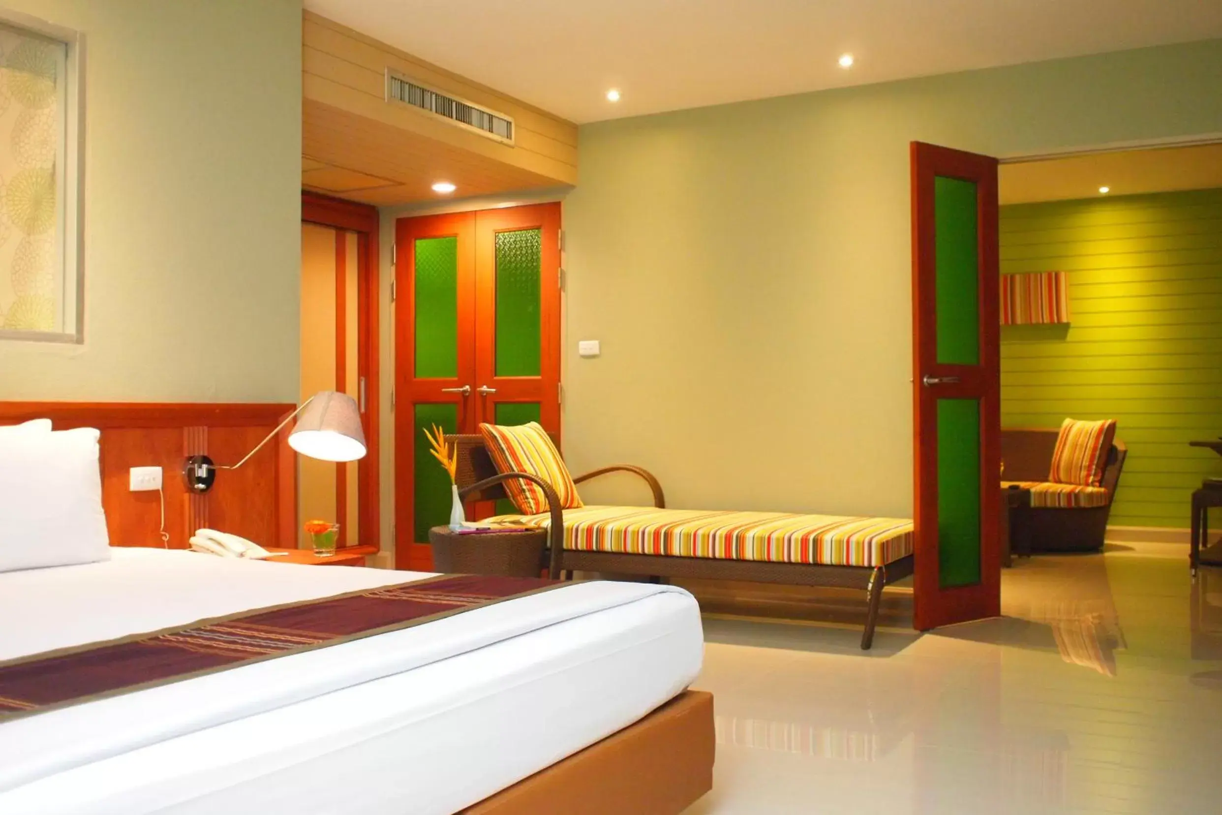 Bed in Long Beach Cha-Am Hotel Bed in Long Beach Cha-Am Hotel