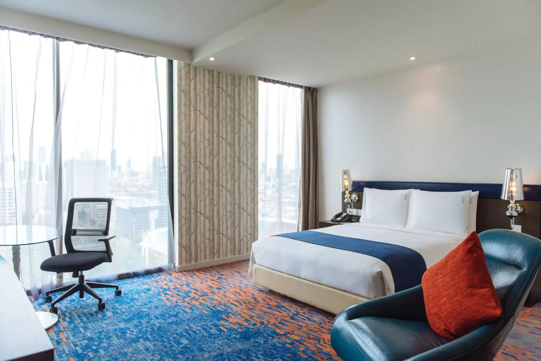 Photo of the whole room, Bed in Holiday Inn Express Bangkok Siam by IHG