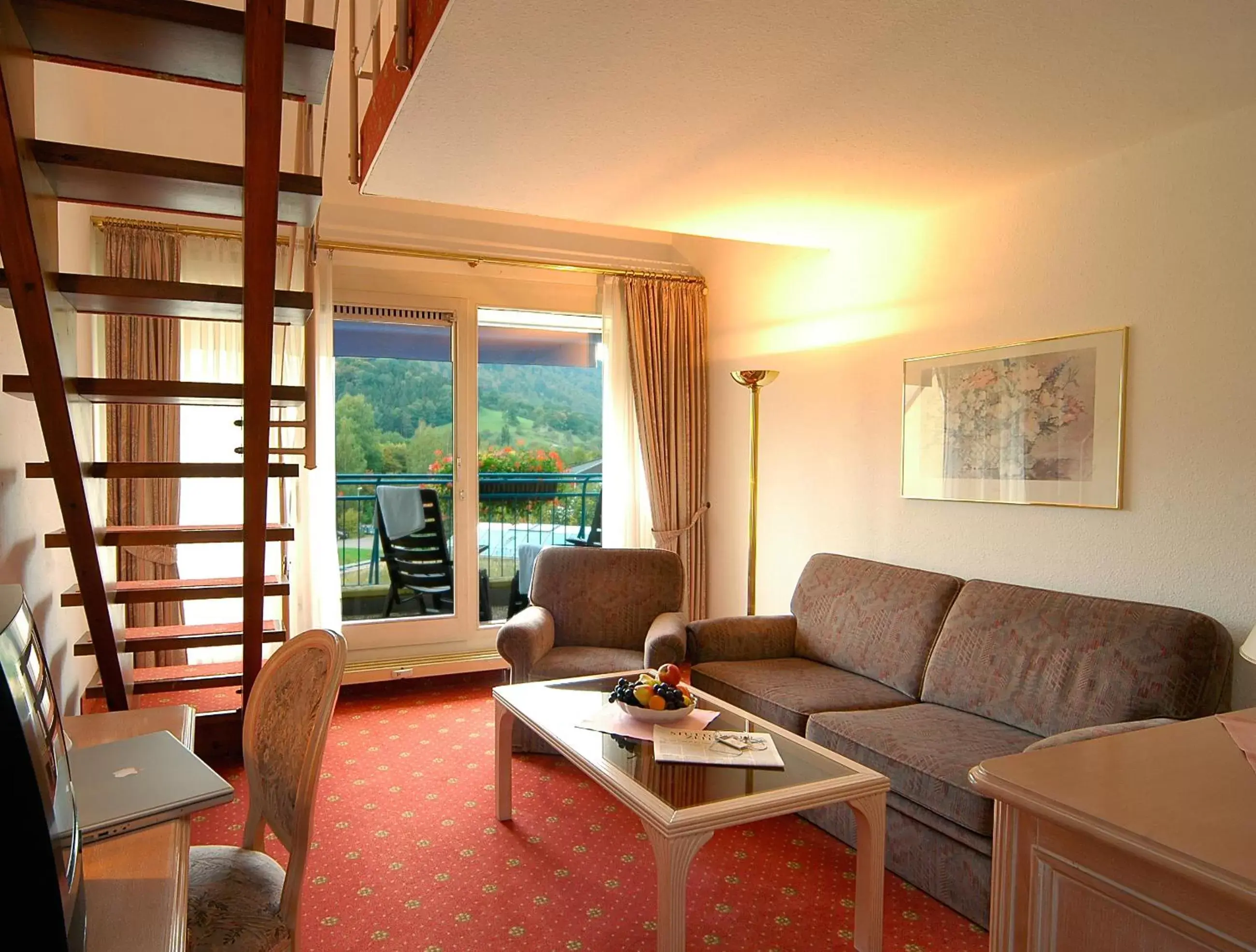 Photo of the whole room, Seating Area in Hotel Graf Eberhard