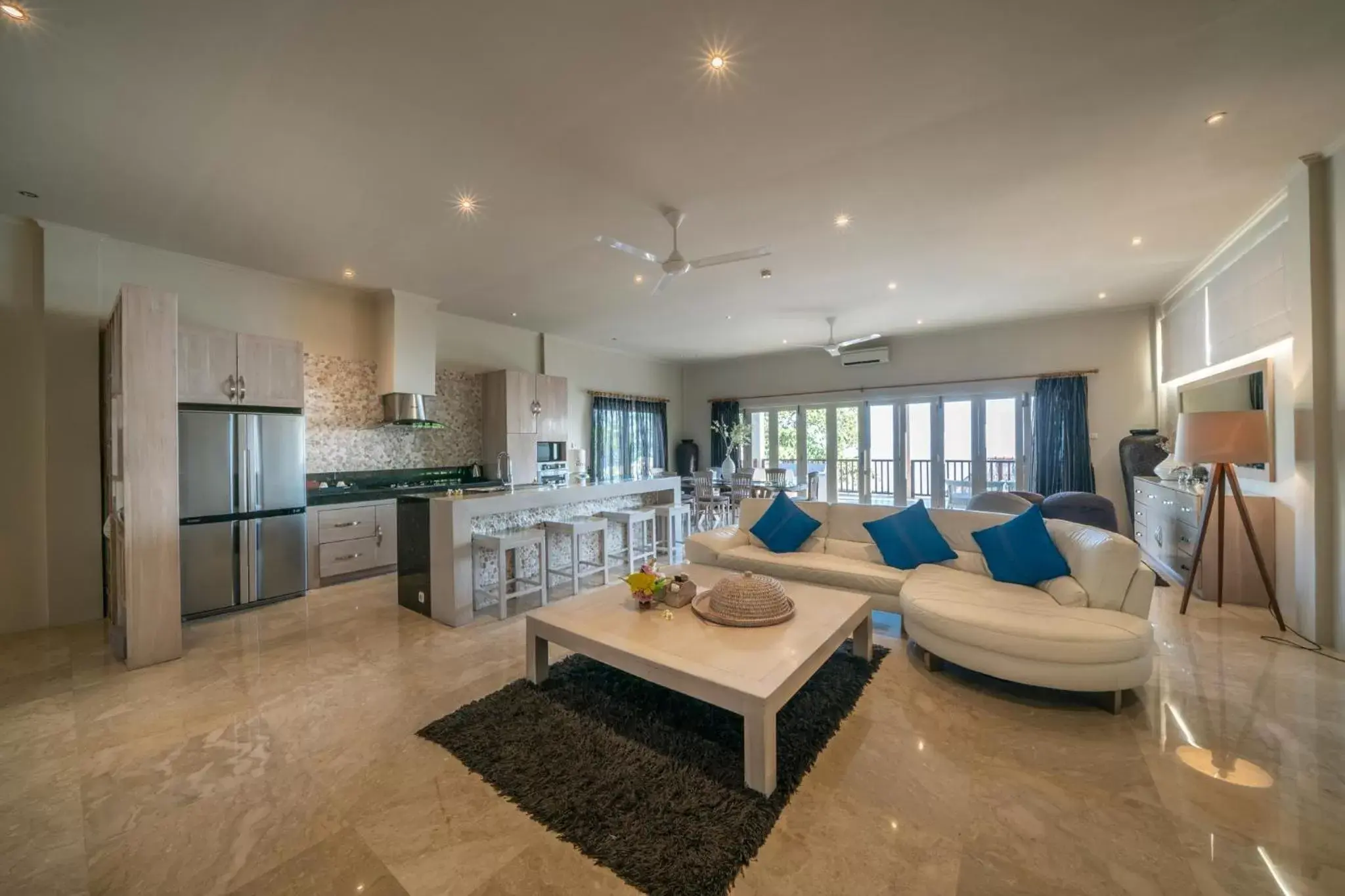 Kitchen or kitchenette, Seating Area in The Lovina