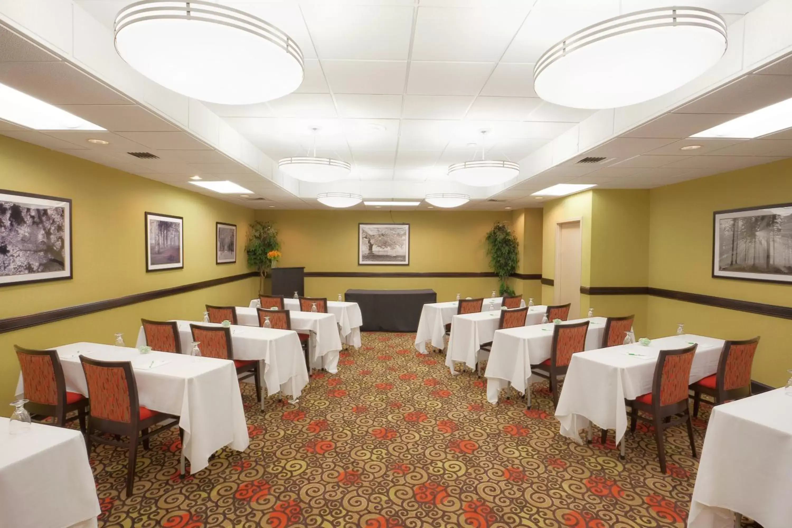 Meeting/conference room, Restaurant/Places to Eat in Holiday Inn Portsmouth, an IHG Hotel