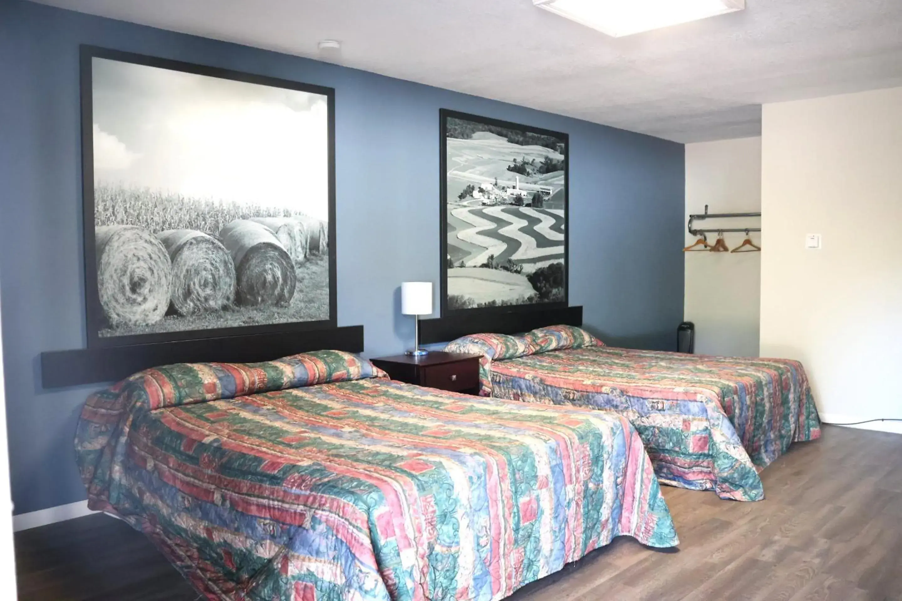Bedroom, Bed in Hotel O Oskaloosa - Hwy 63/92