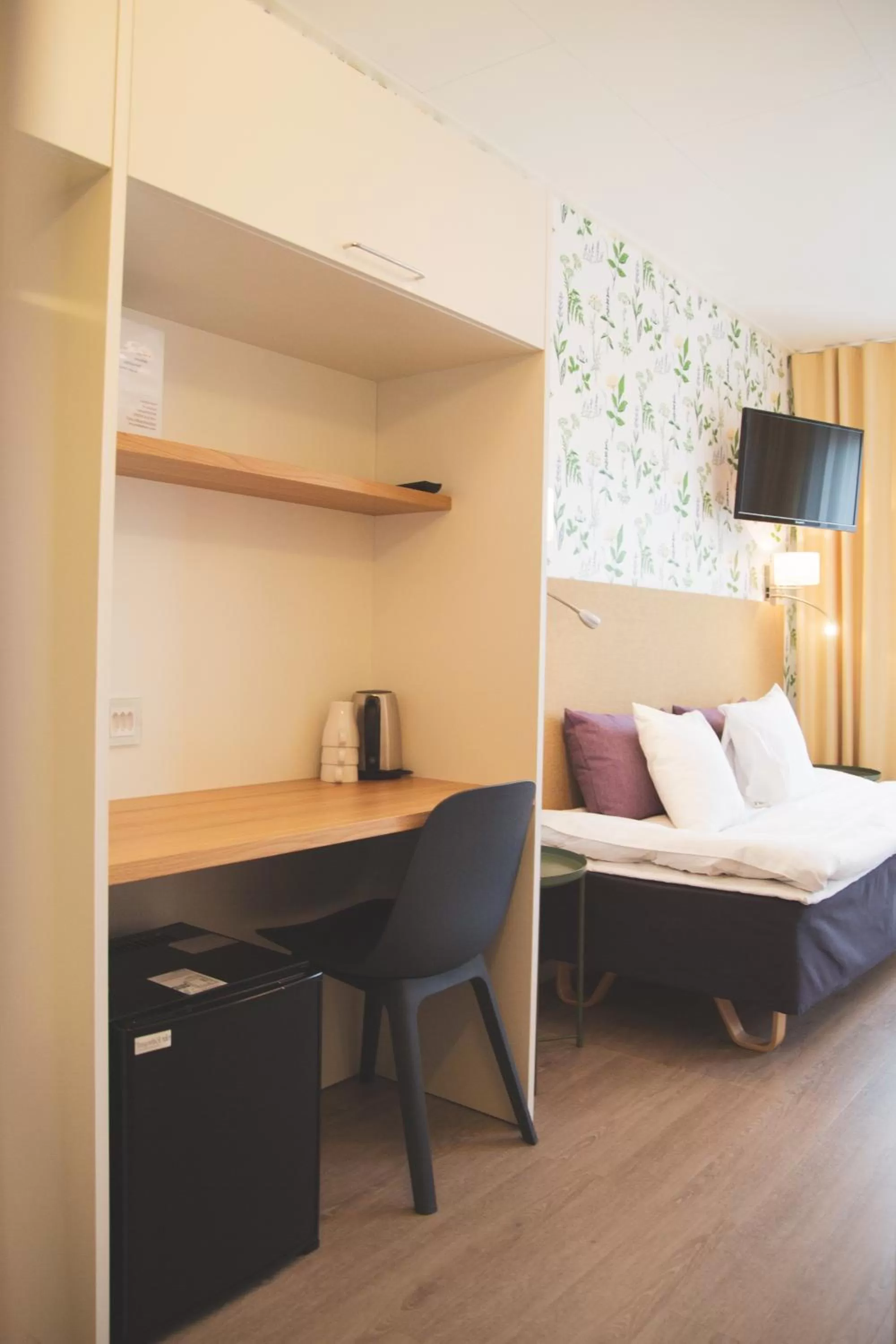 Photo of the whole room, Bed in Hotel Aakenus