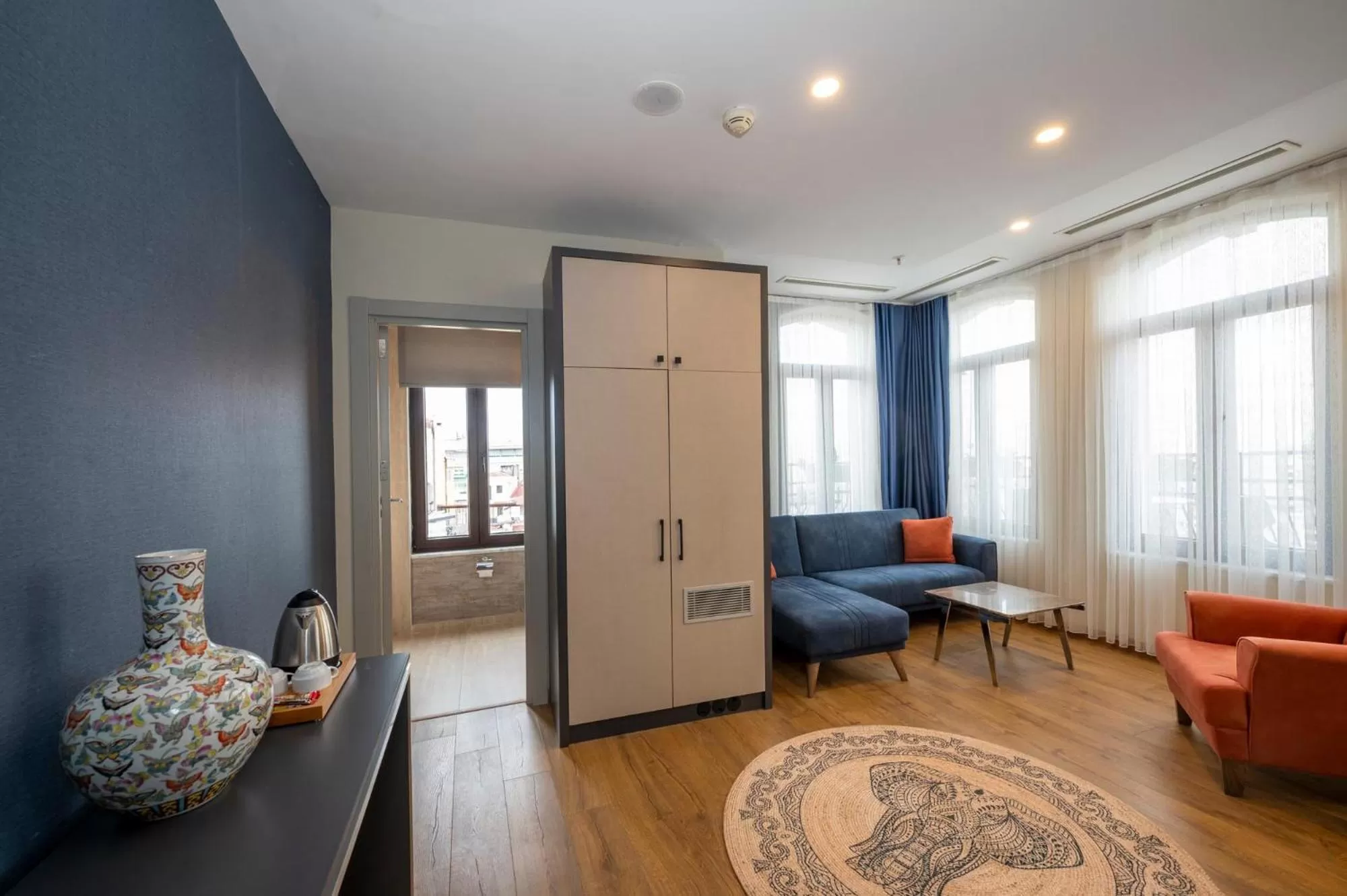 Seating area in Juno Hotel Taksim