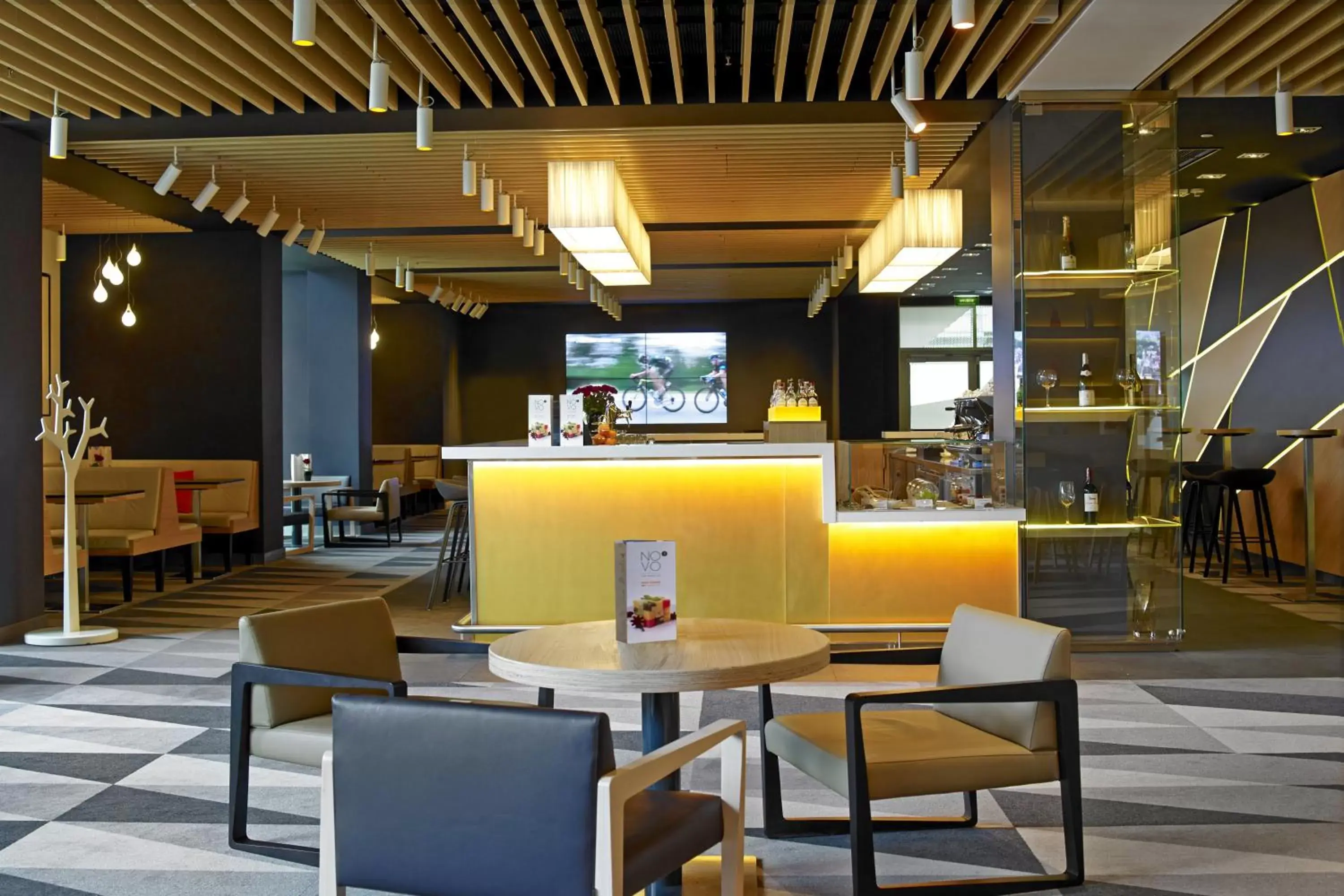 Lounge or bar, Restaurant/Places to Eat in Novotel Warszawa Centrum