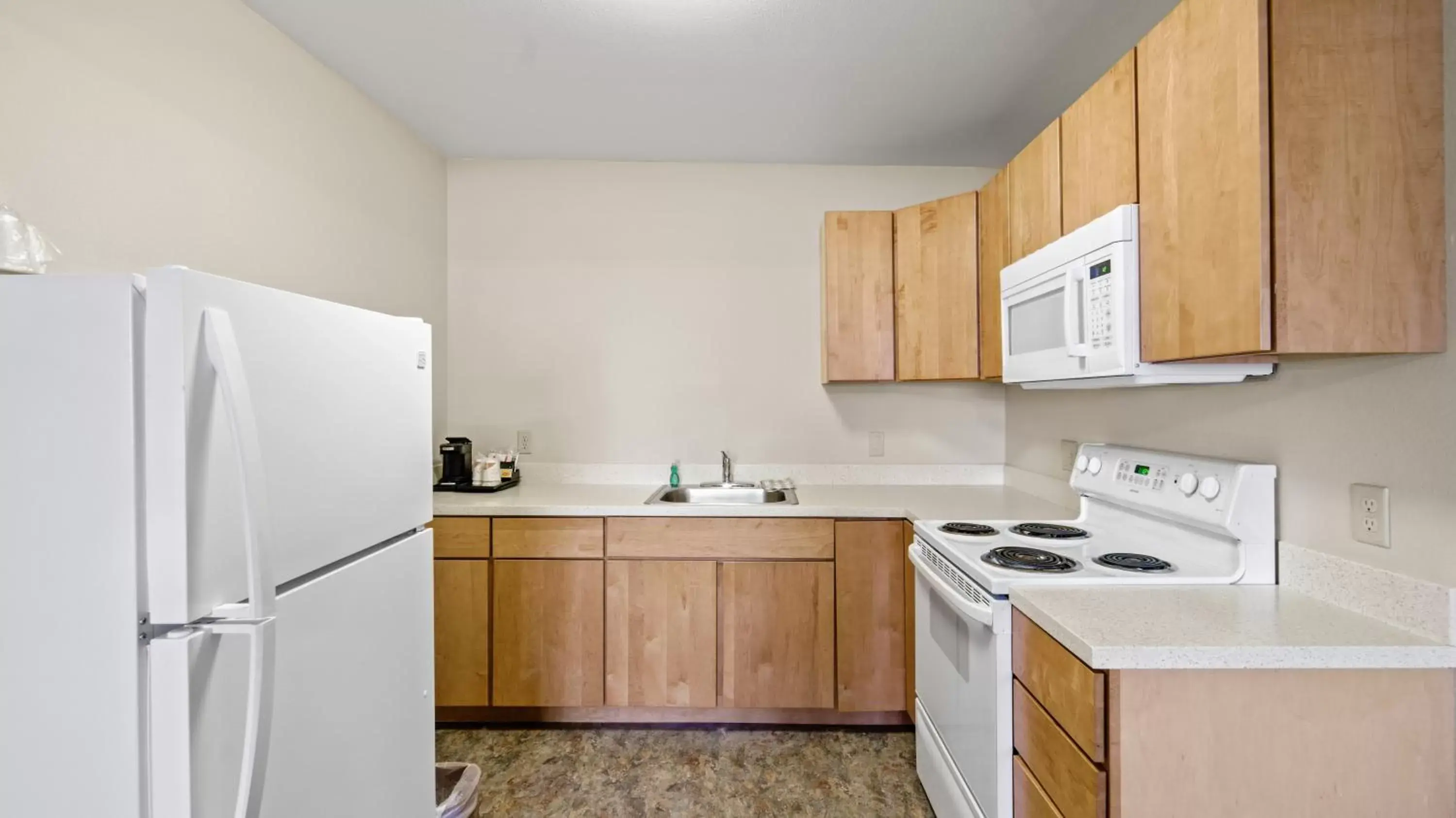 VIP, Kitchen/Kitchenette in Clarion Hotel & Suites Fairbanks near Ft. Wainwright