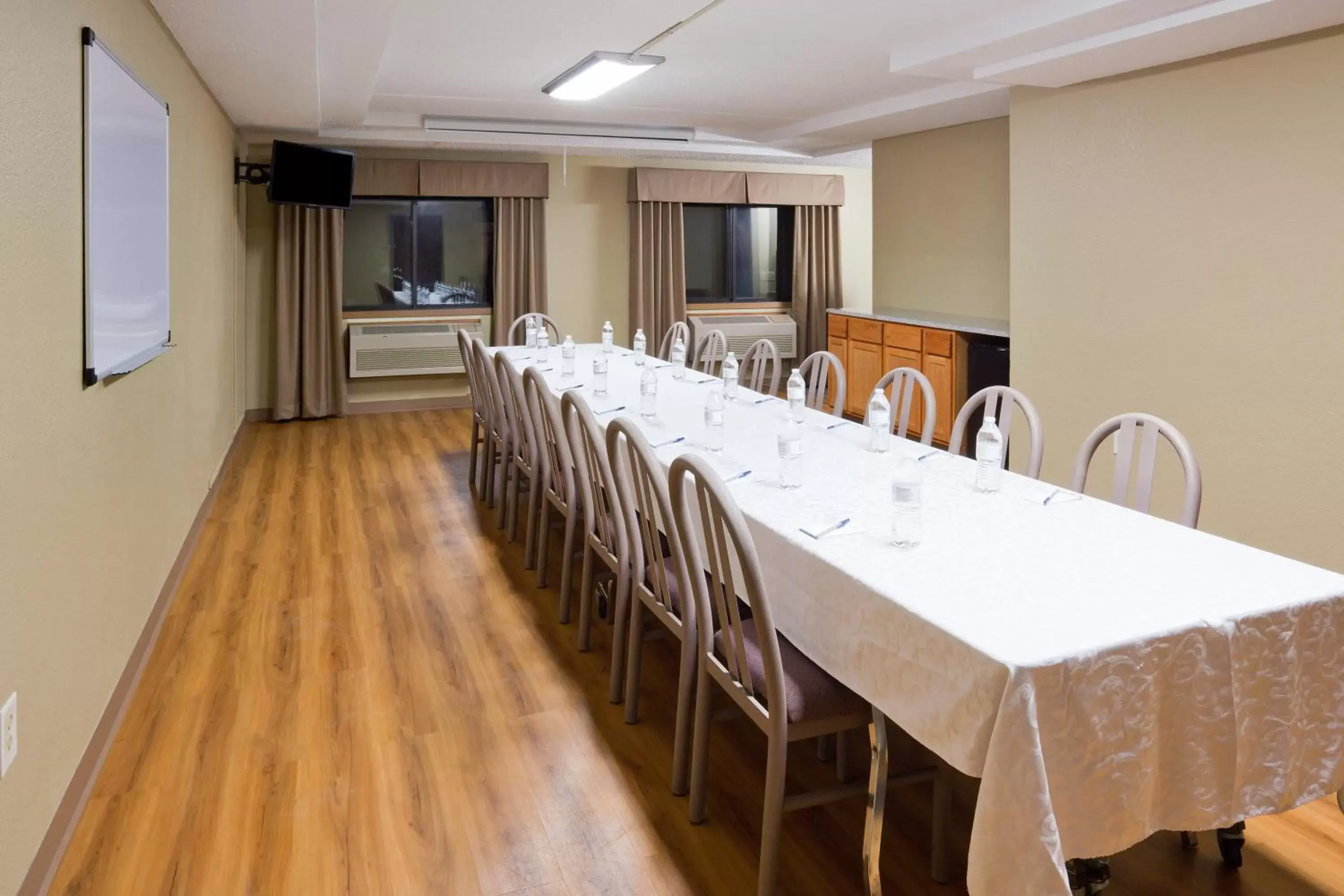 Meeting/conference room in AmericInn by Wyndham Plover Stevens Point