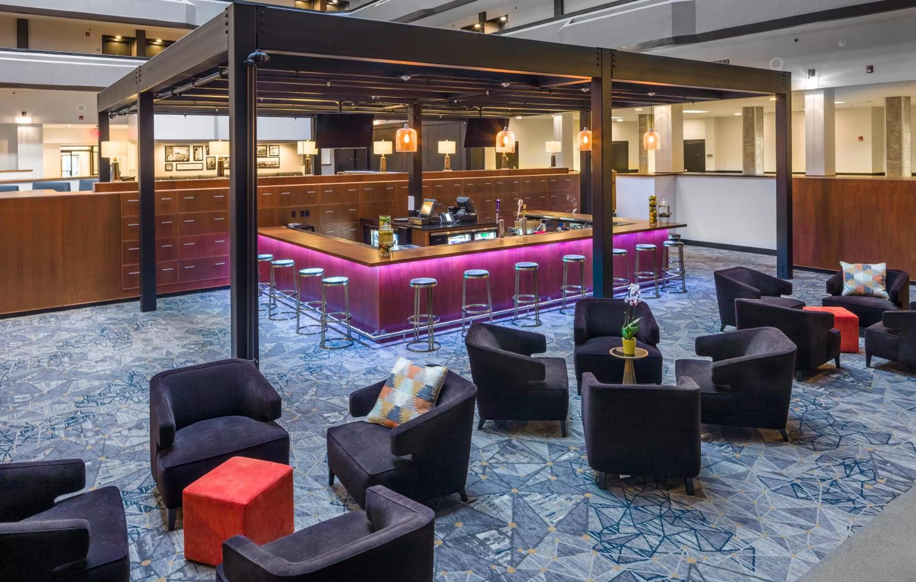 Lounge or bar in Wyndham Fort Smith City Center