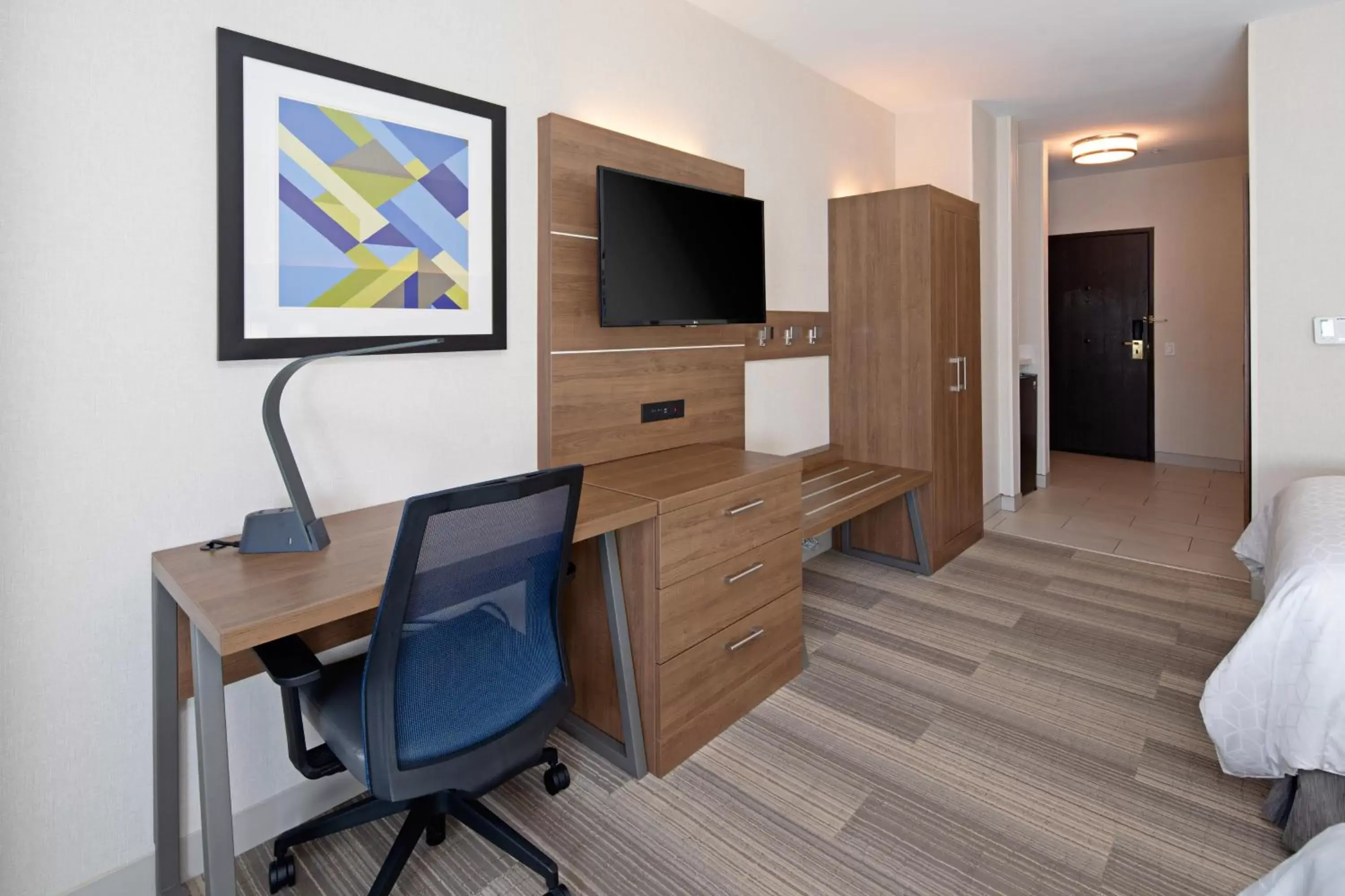 Photo of the whole room, TV/Entertainment Center in Holiday Inn Express Los Angeles LAX Airport, an IHG Hotel