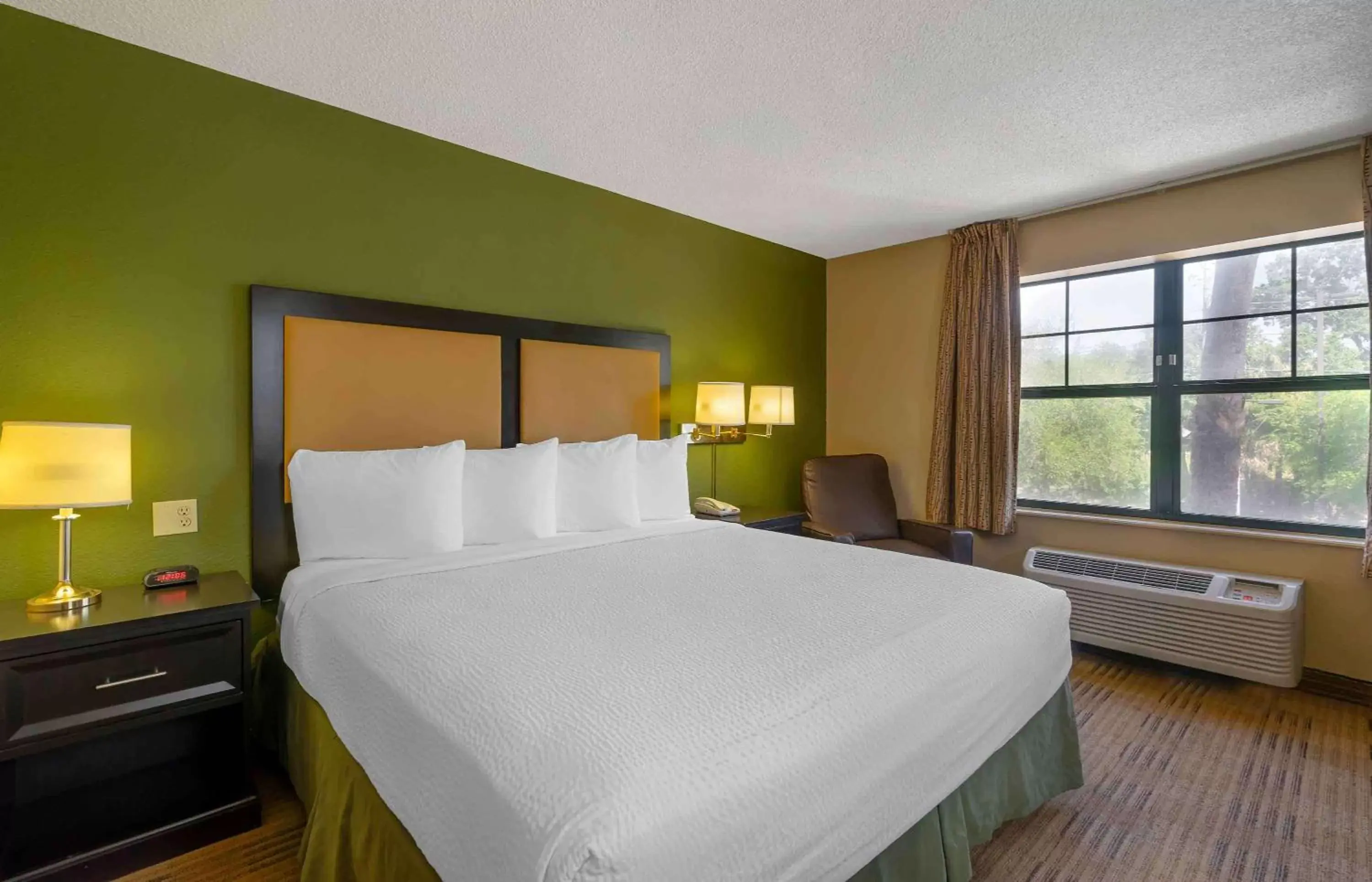 Bedroom, Bed in Extended Stay America Suites - Tampa - Airport - Spruce Street