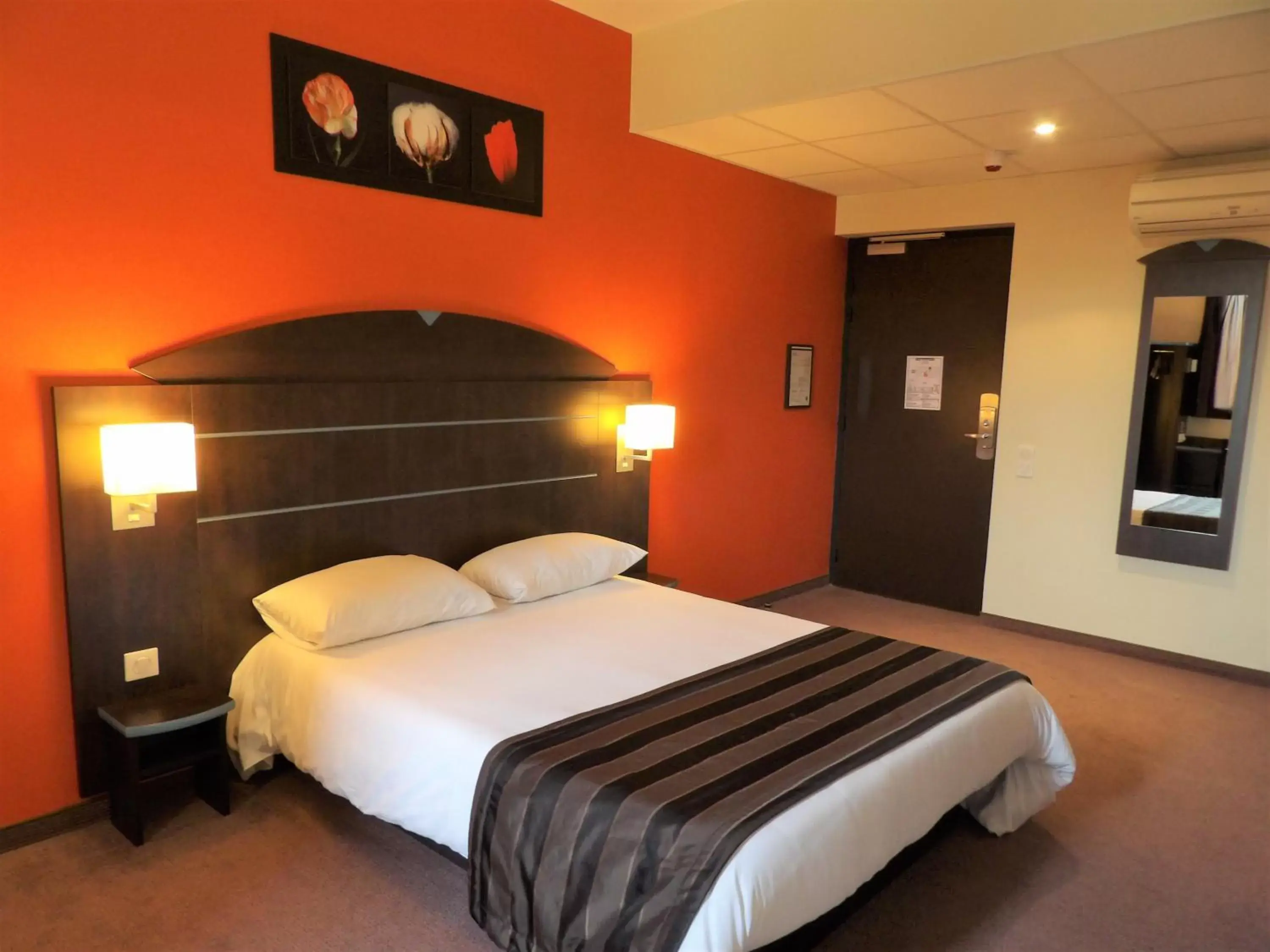 Bedroom, Bed in B&B HOTEL Agen Castelculier