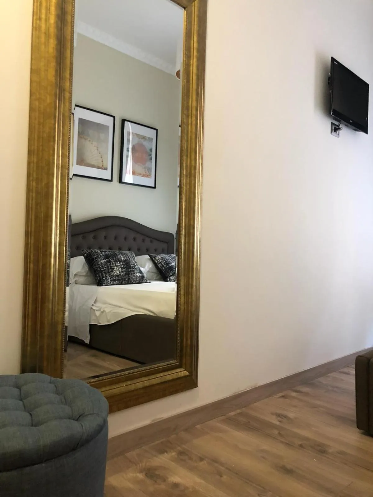 View (from property/room), Bed in The Place In Rome Guest House