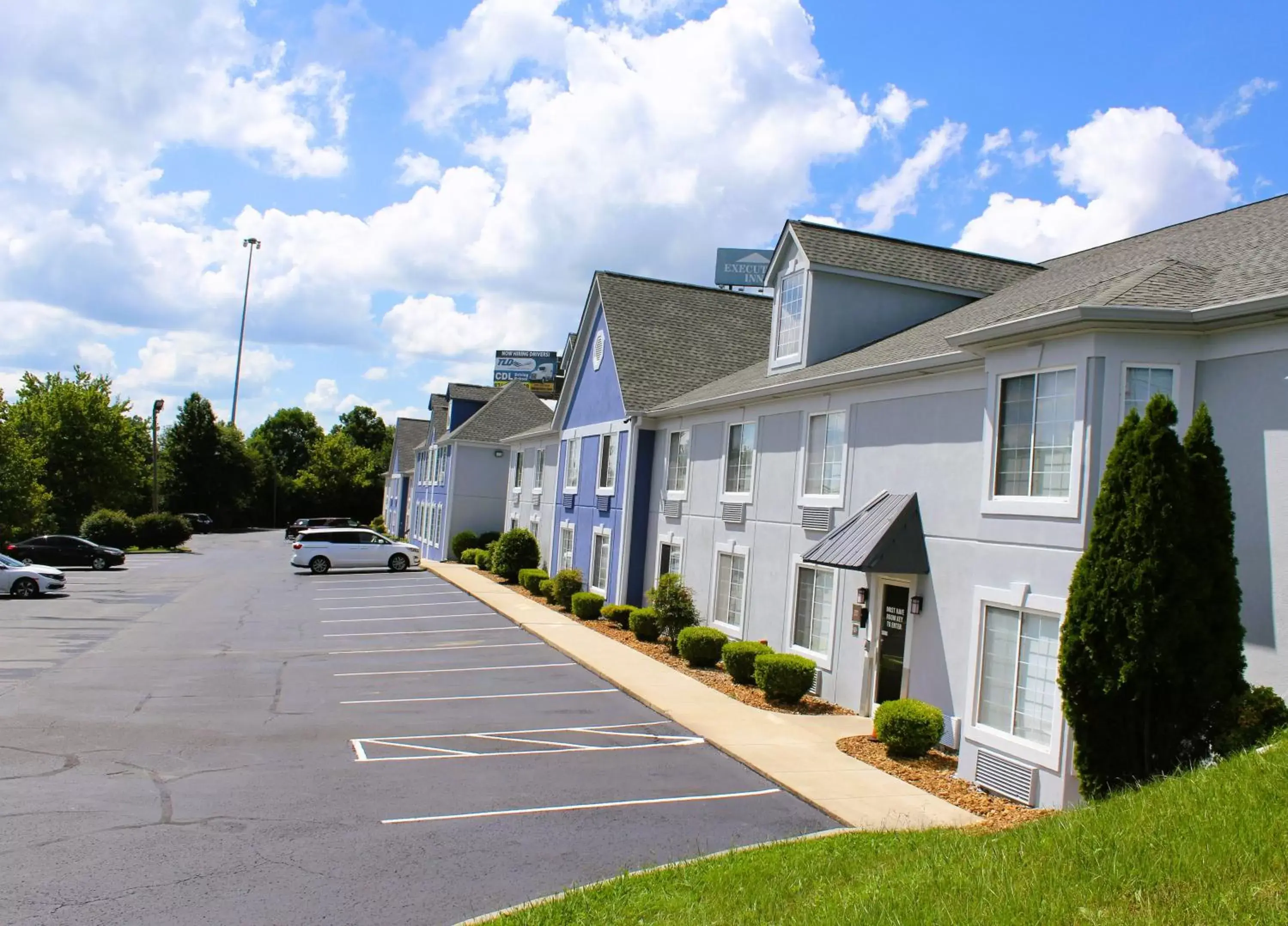 Property Building in Quality Inn Crossville Near Cumberland Mountain State Park