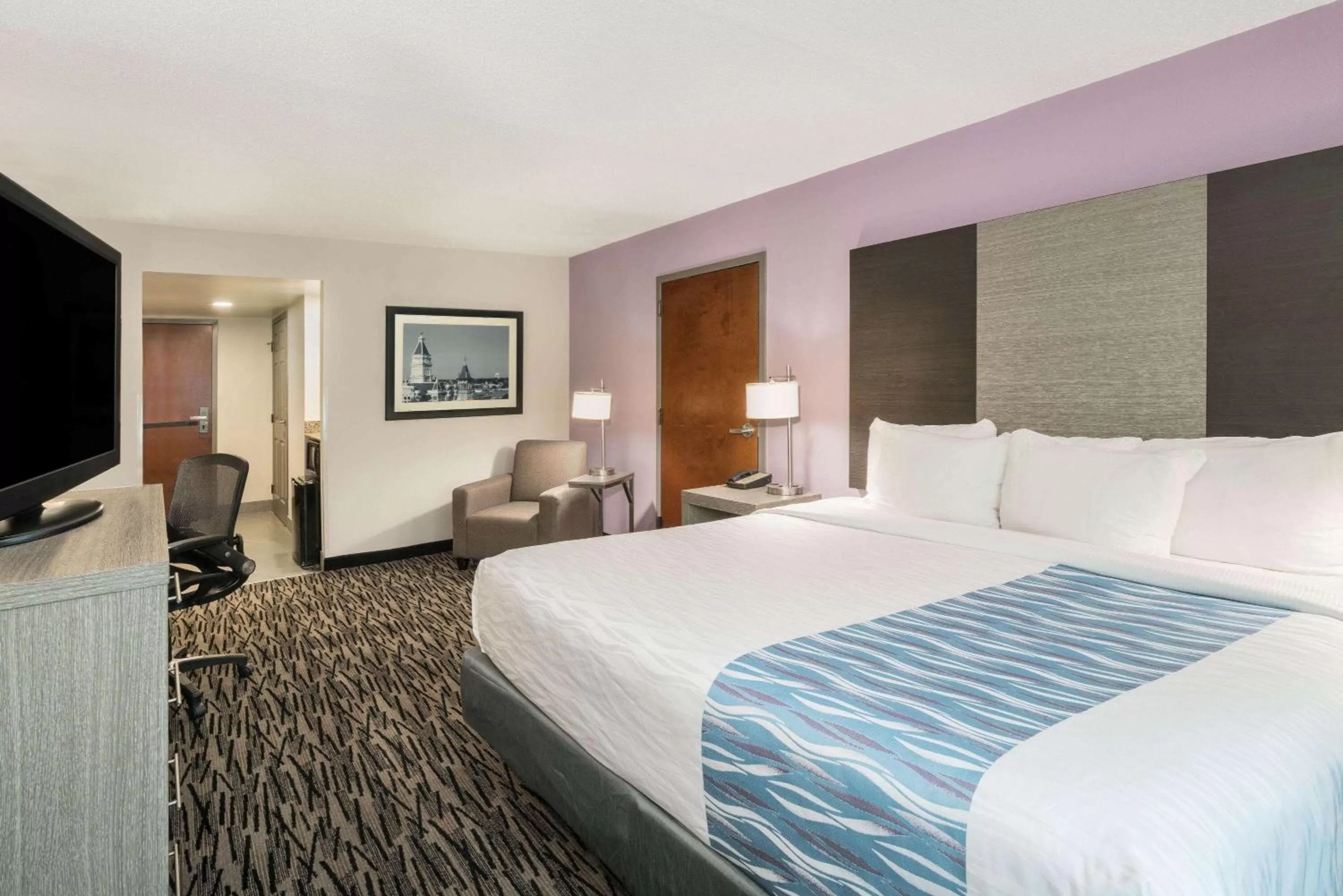 Photo of the whole room, Bed in La Quinta by Wyndham Clarksville