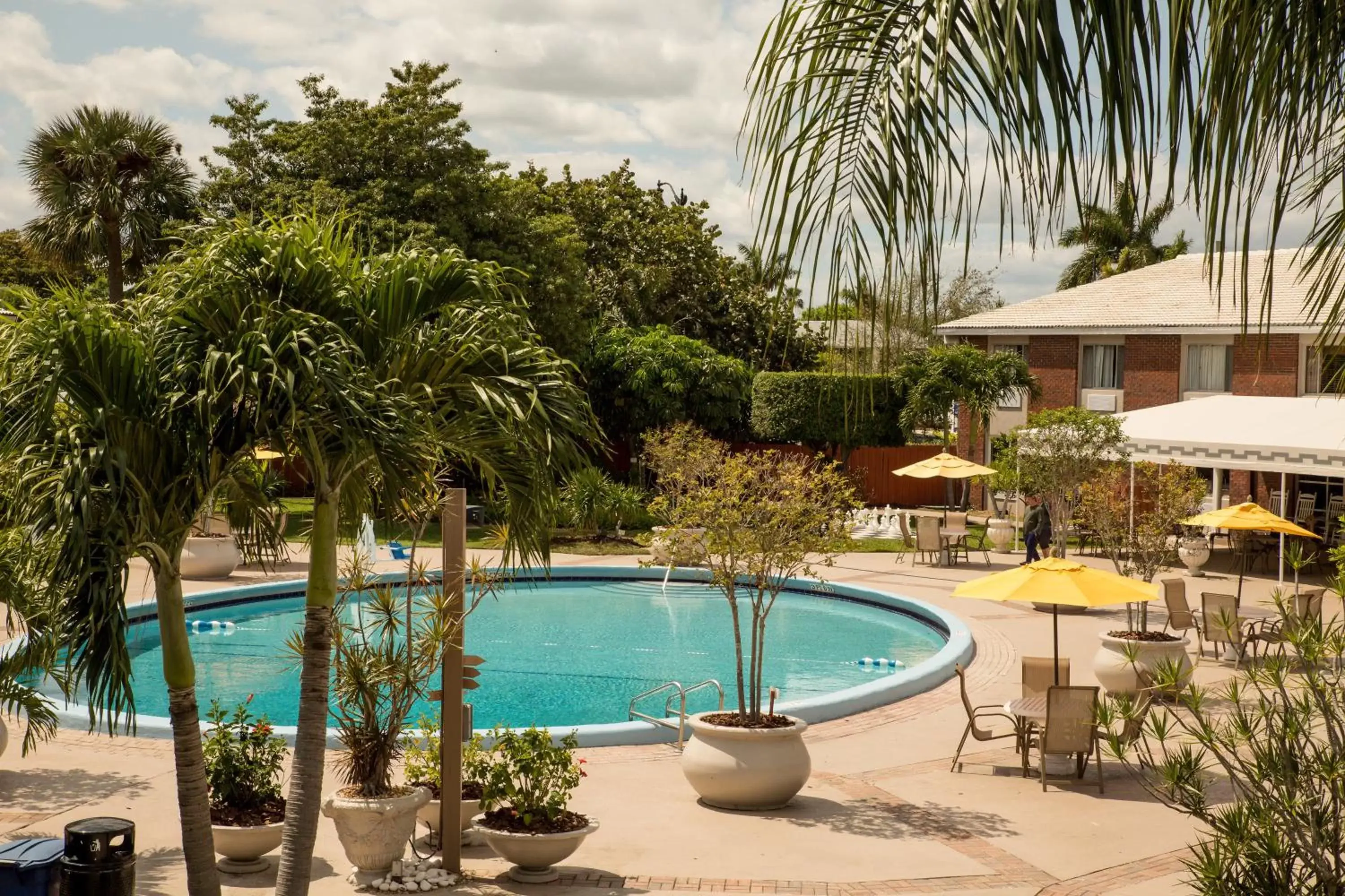 Swimming Pool in Best Western Palm Beach Lakes