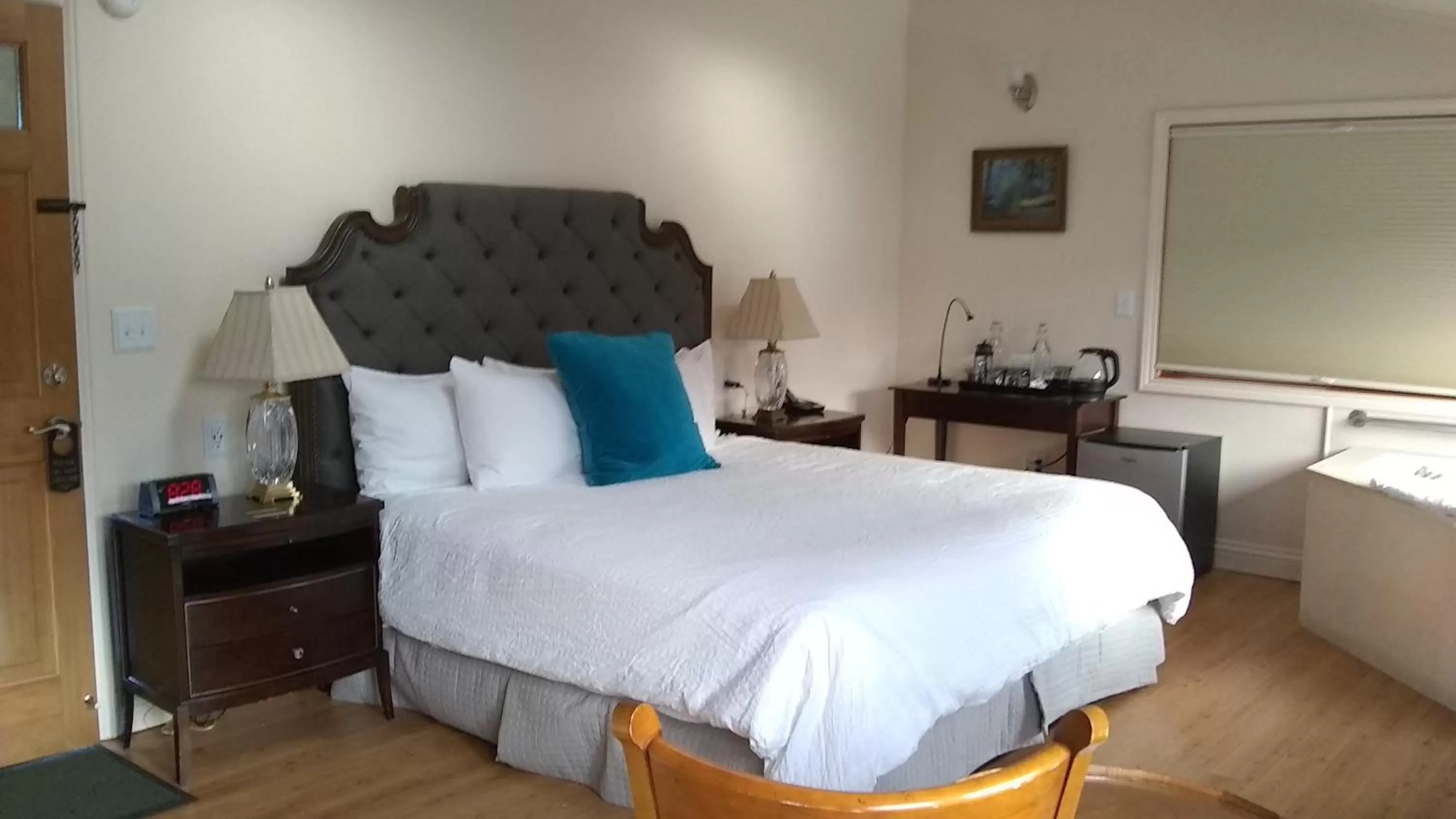 Bed in Noyo Harbor Inn