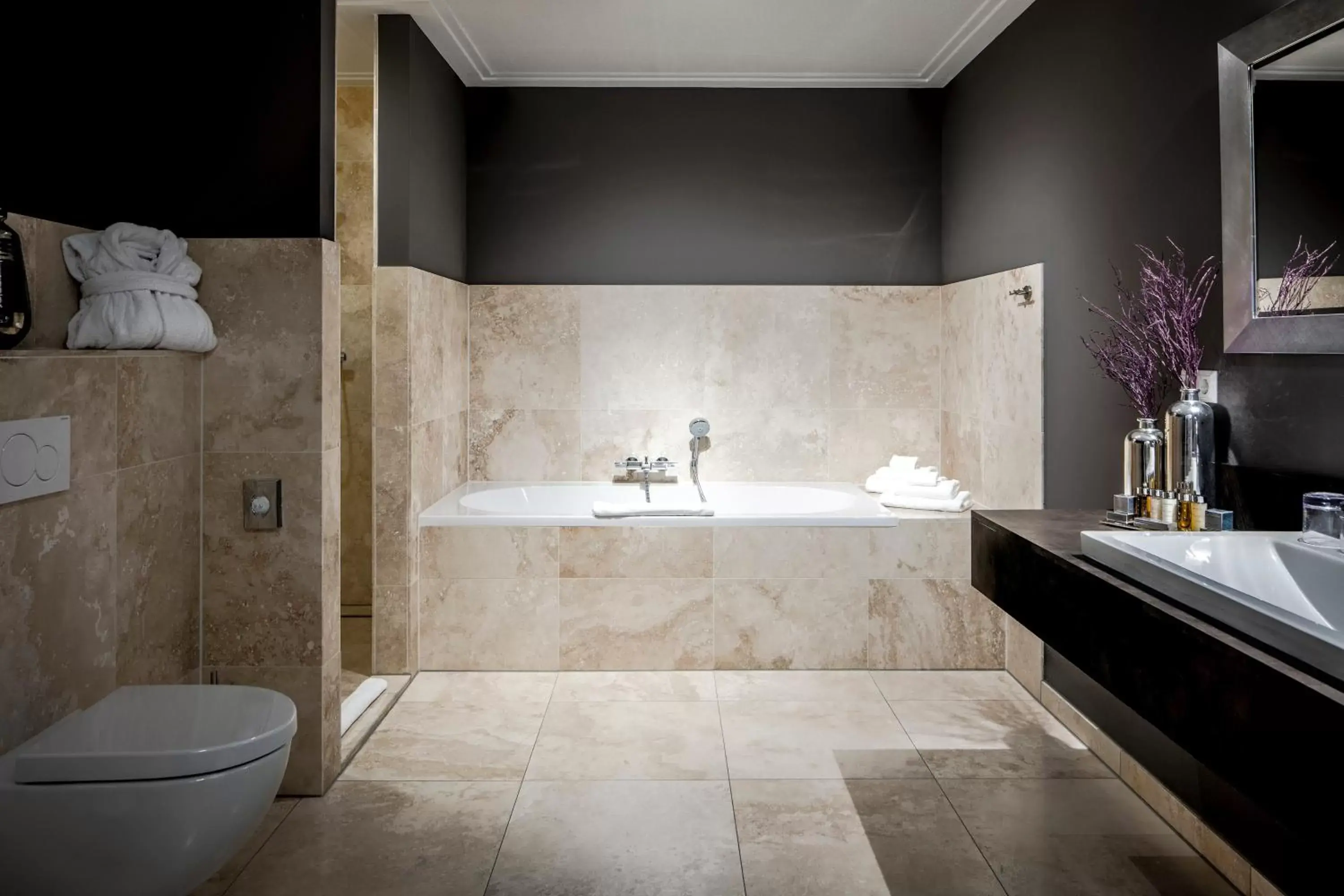 Bathroom in Luxury Suites Amsterdam