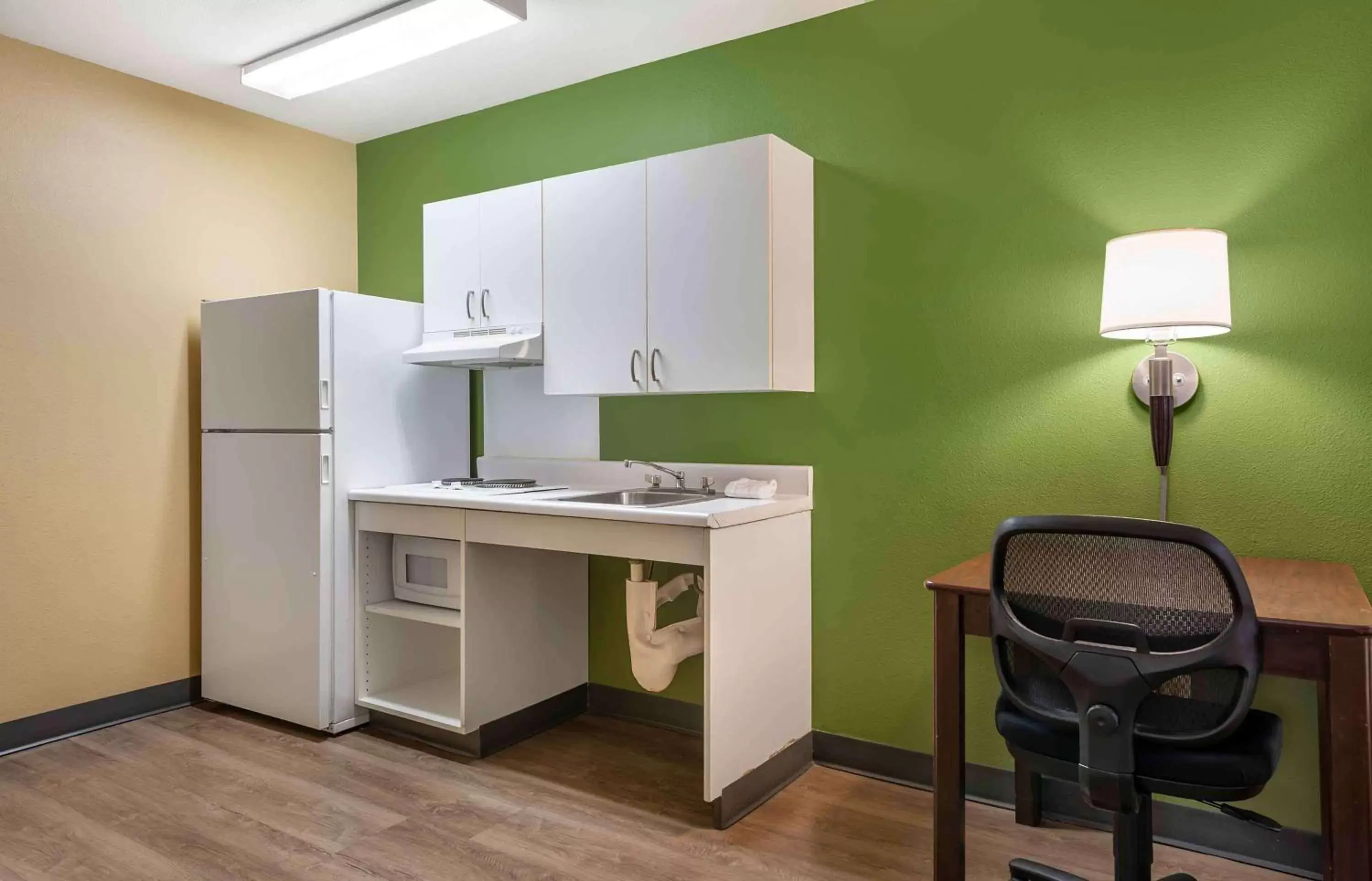 Bedroom, Kitchen/Kitchenette in Extended Stay America Suites - Colorado Springs - West