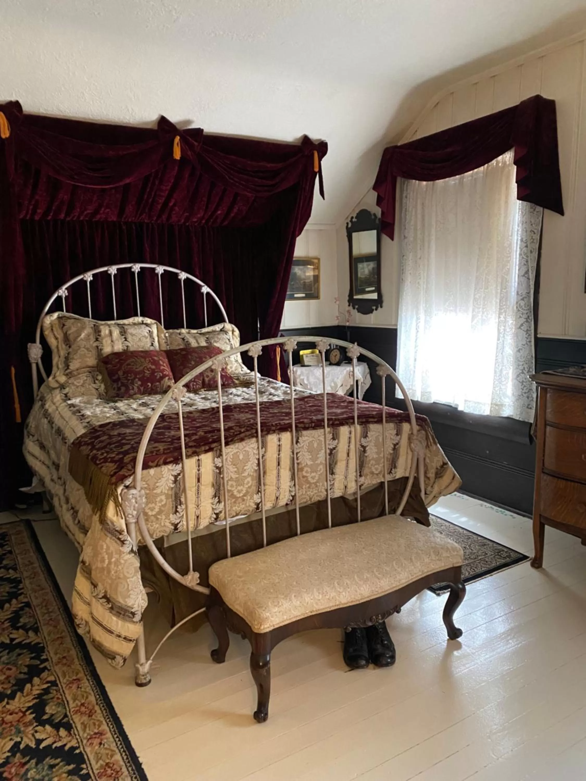 Bed in Inn of Glen Haven