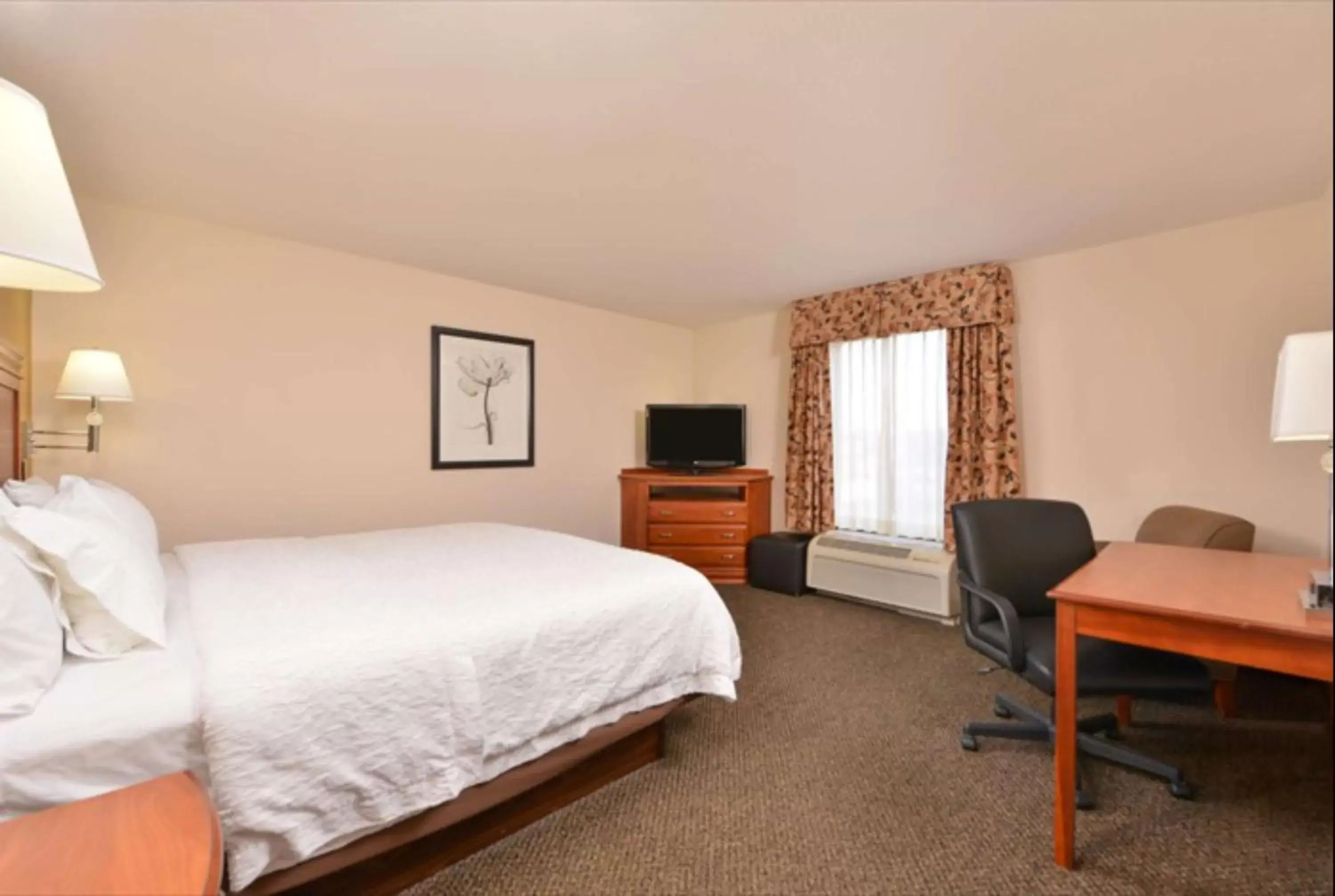 Bedroom, Bed in Hampton Inn & Suites Richmond