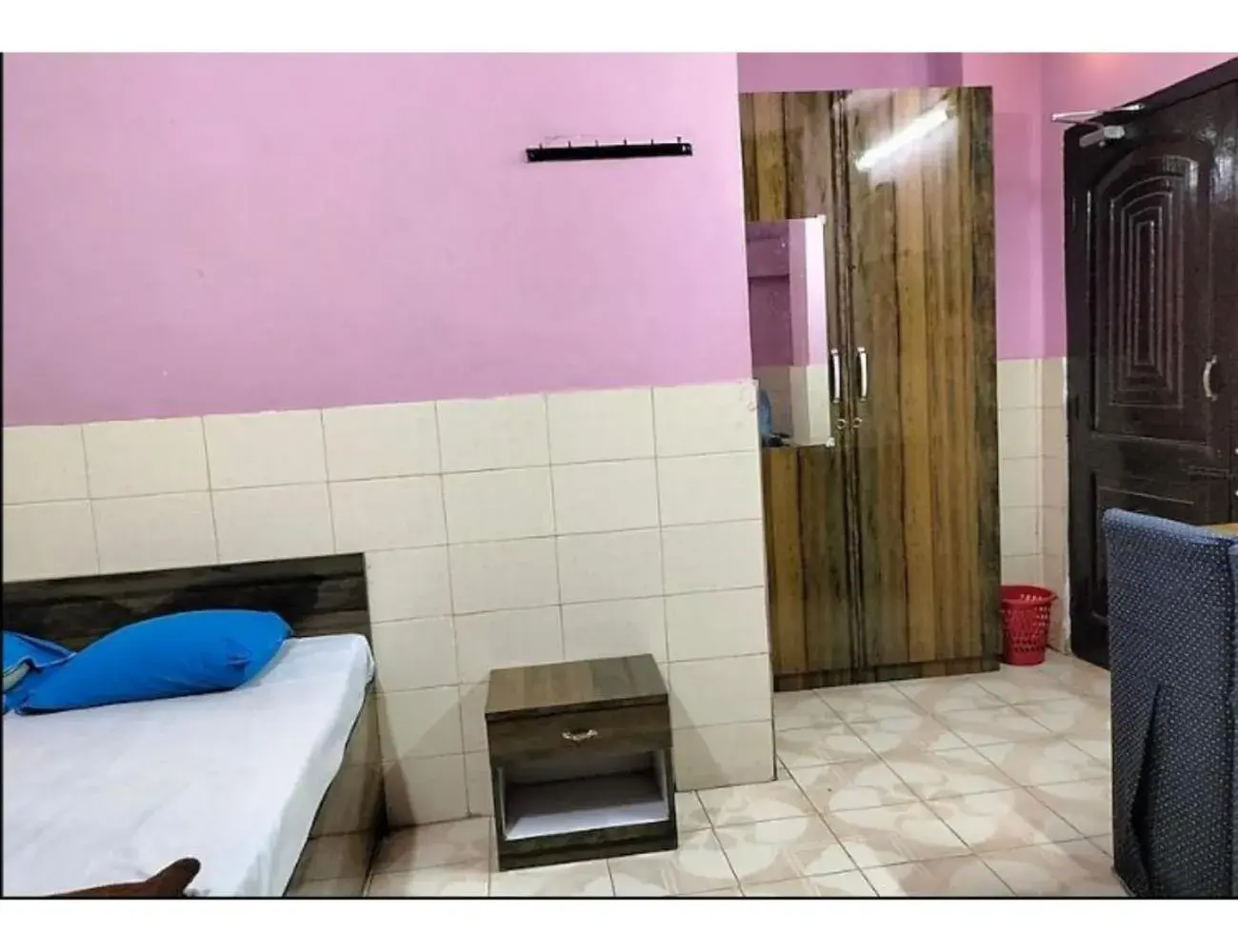 Bed, Bathroom in Goroomgo Central Guest House Agartala