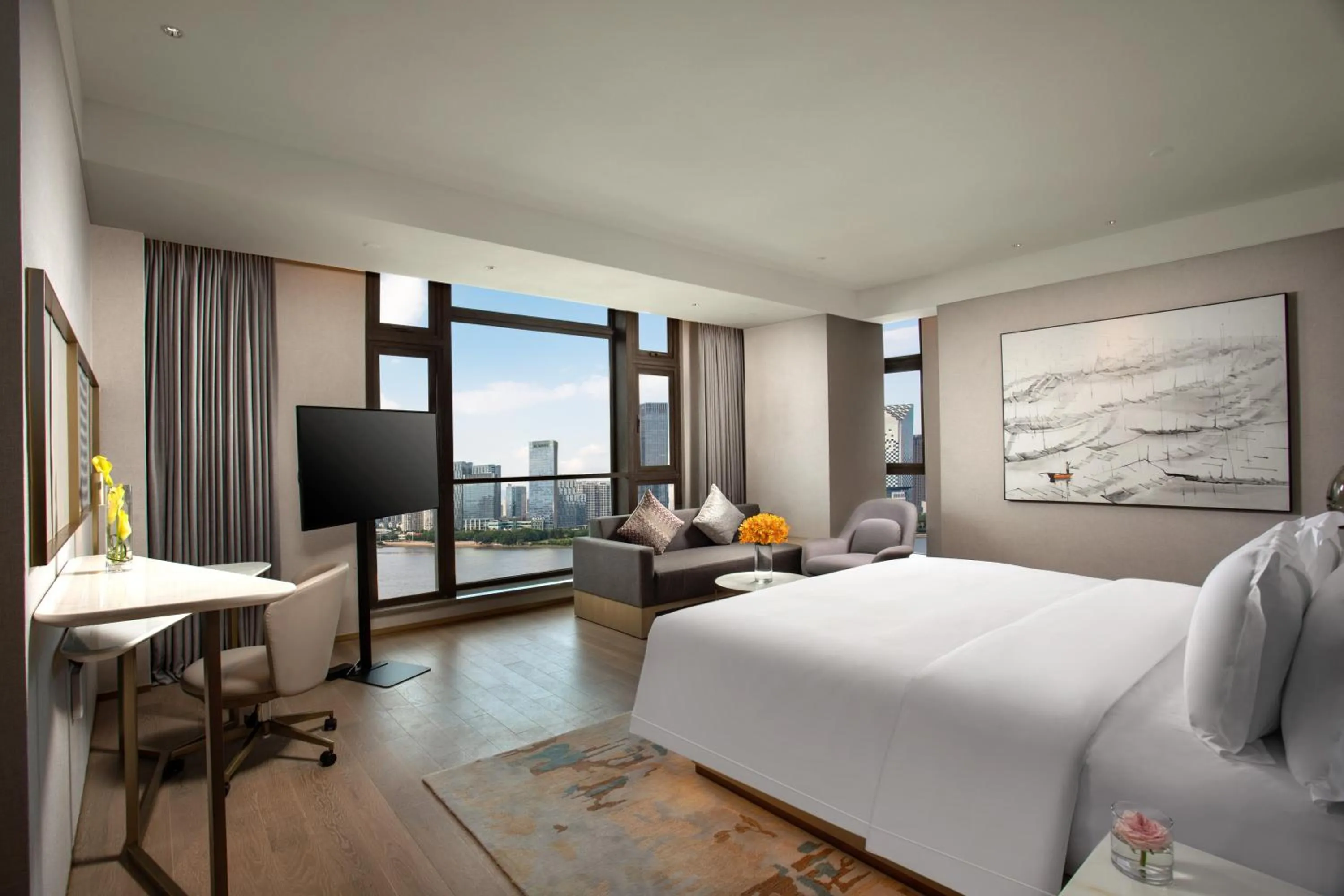 Photo of the whole room, Bed in Crowne Plaza Fuzhou South by IHG