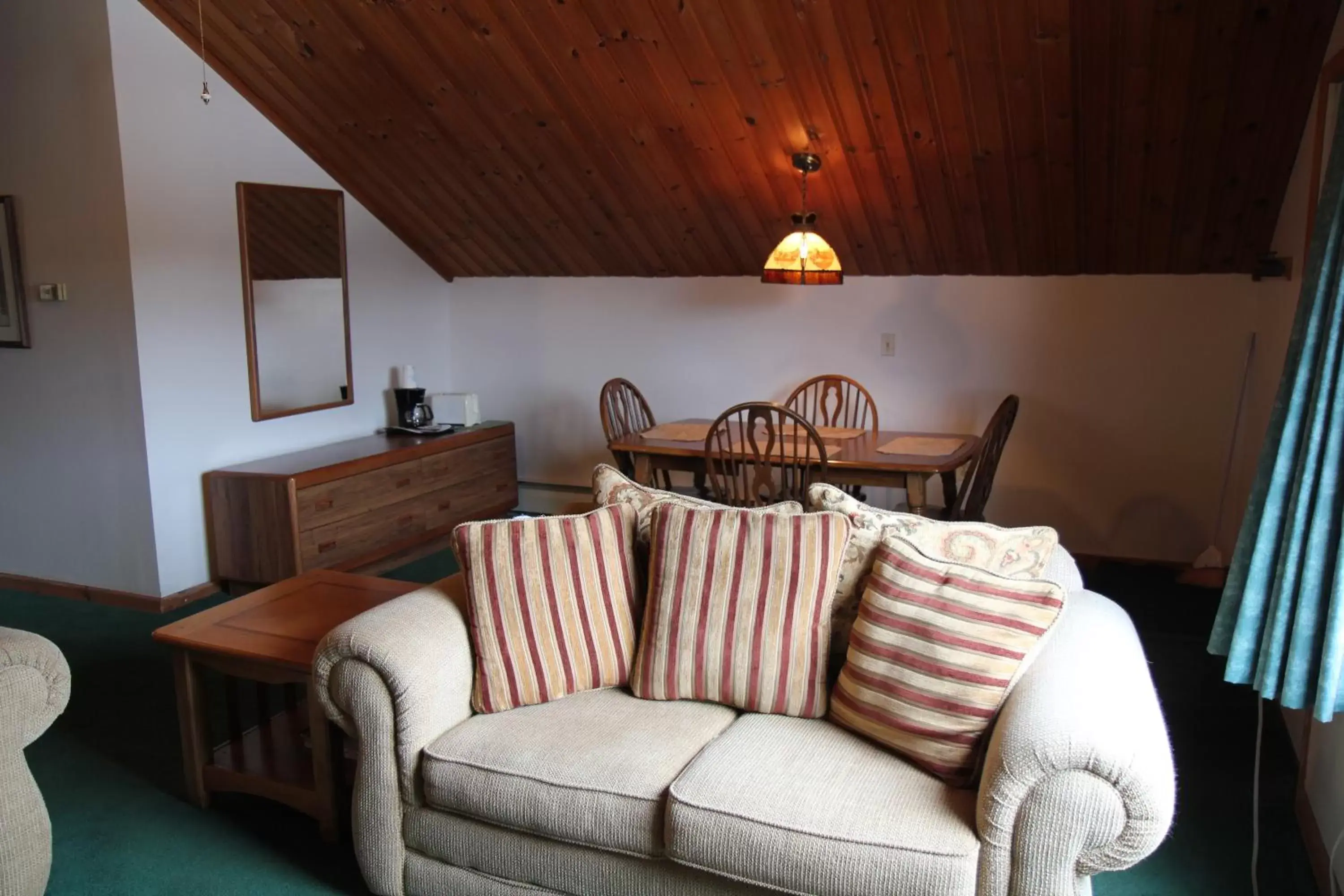 Living room, Seating Area in Sara Placid Inn & Suites